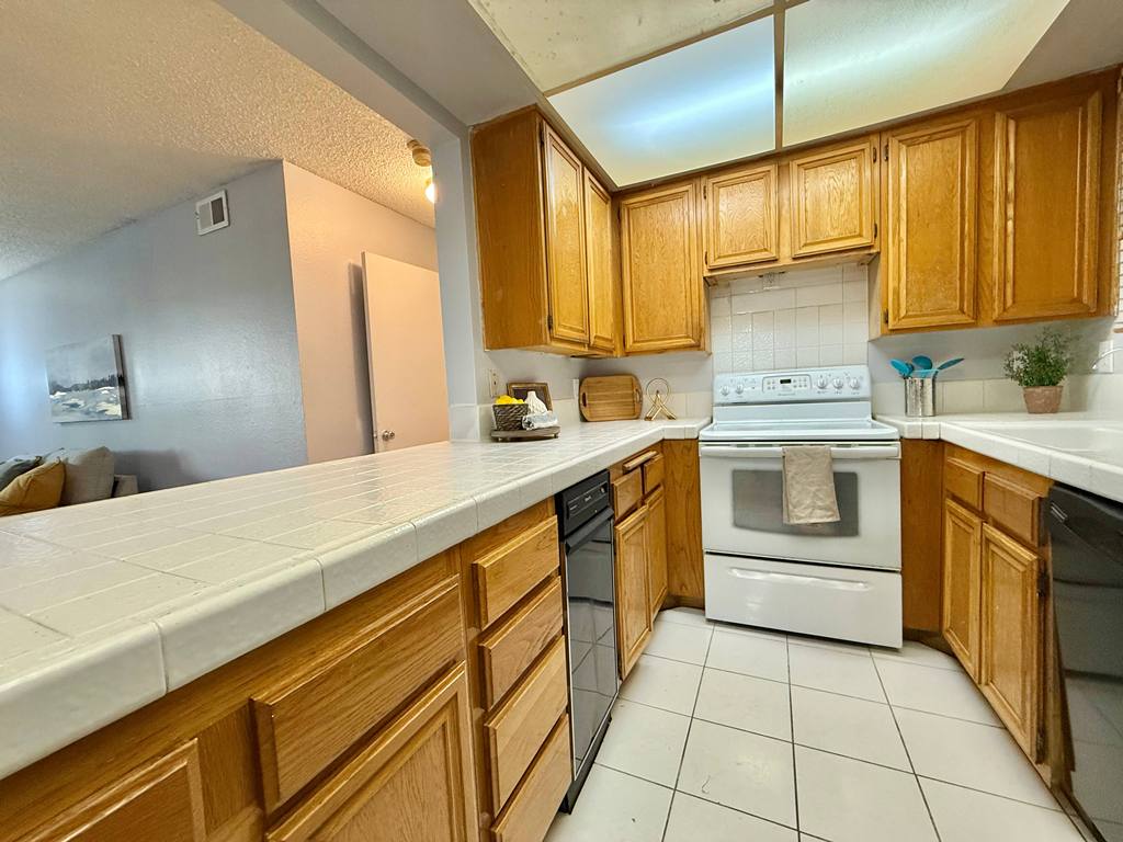 Long Beach, California, 90815, United States, 2 Bedrooms Bedrooms, ,2 BathroomsBathrooms,Residential,For Sale,1830564
