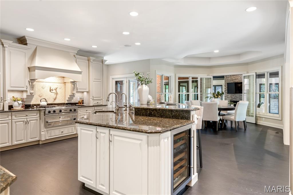 Town and Country, Missouri, 63141, United States, 5 Bedrooms Bedrooms, ,7 BathroomsBathrooms,Residential,For Sale,1966685