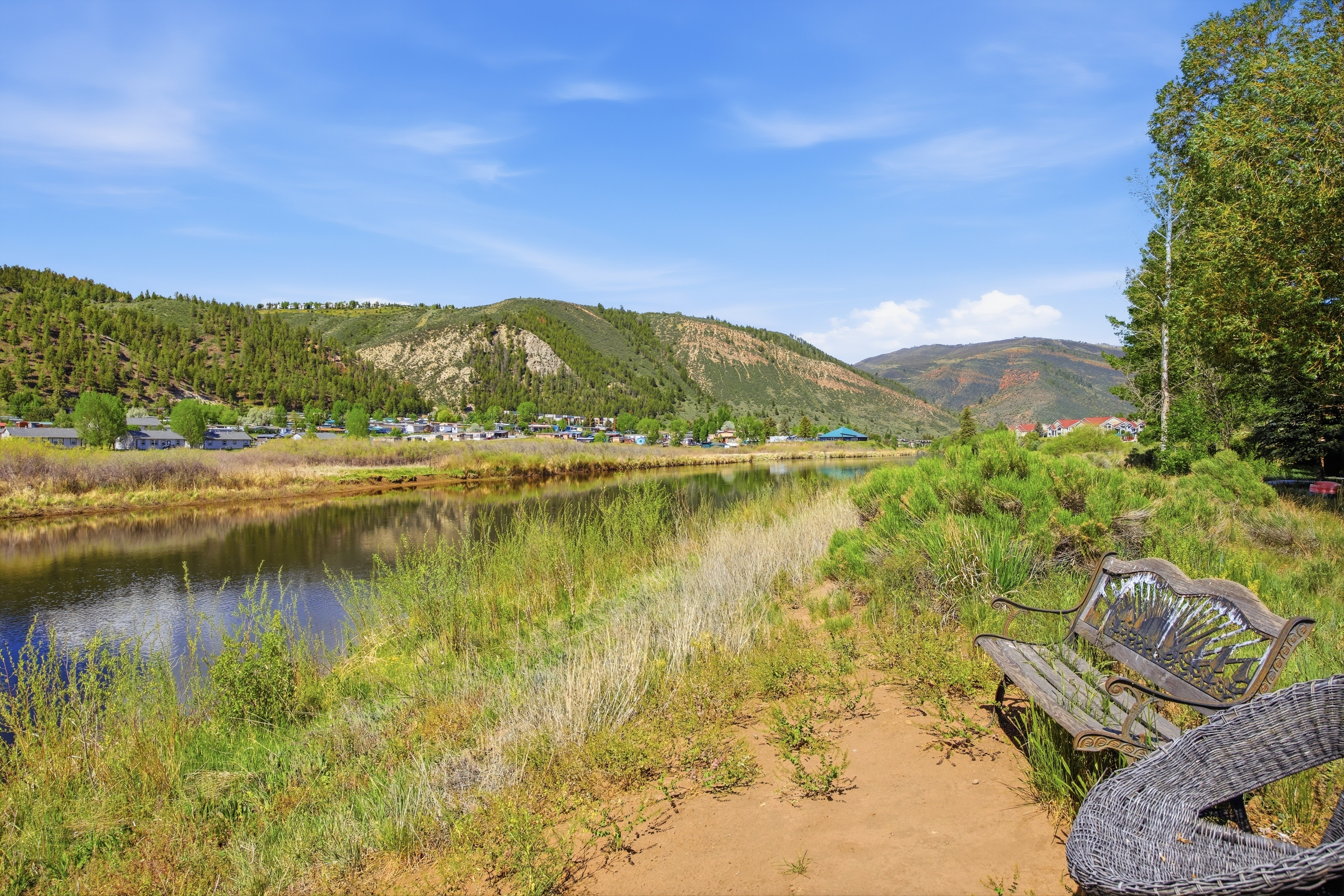  South-Facing End-Unit Residence With Beautiful River and Mountain views - 物件實景
