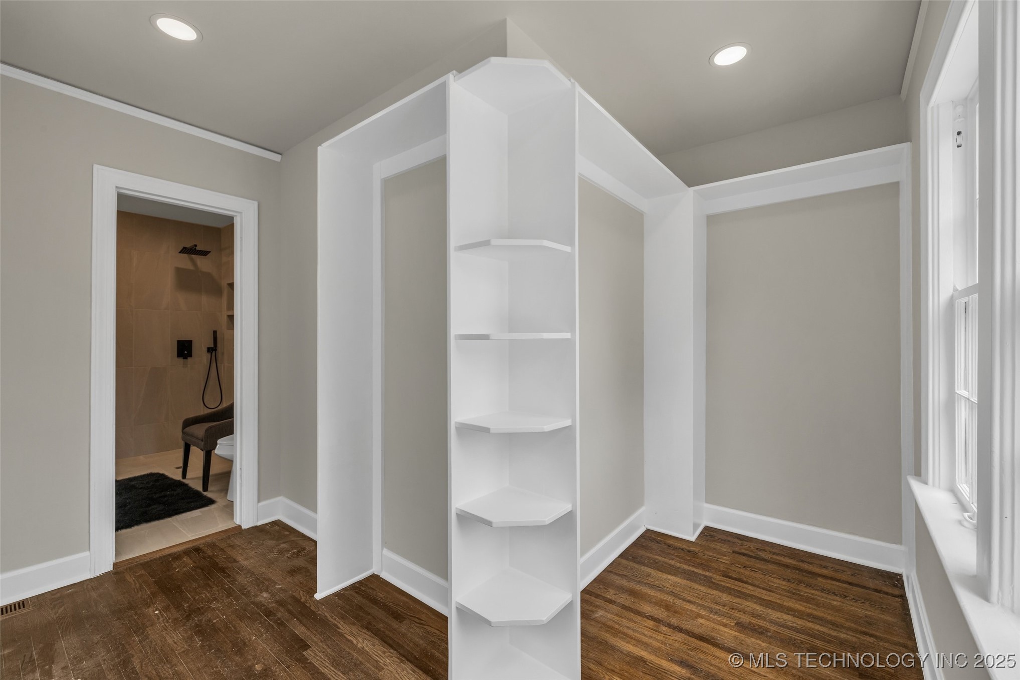 Tulsa, Oklahoma, 74104, United States, 3 Bedrooms Bedrooms, ,3 BathroomsBathrooms,Residential,For Sale,1890482