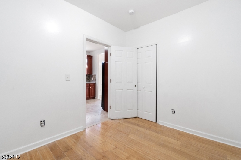 Irvington Twp., New Jersey, 07111, United States, 6 Bedrooms Bedrooms, ,2 BathroomsBathrooms,Residential,For Sale,1896504