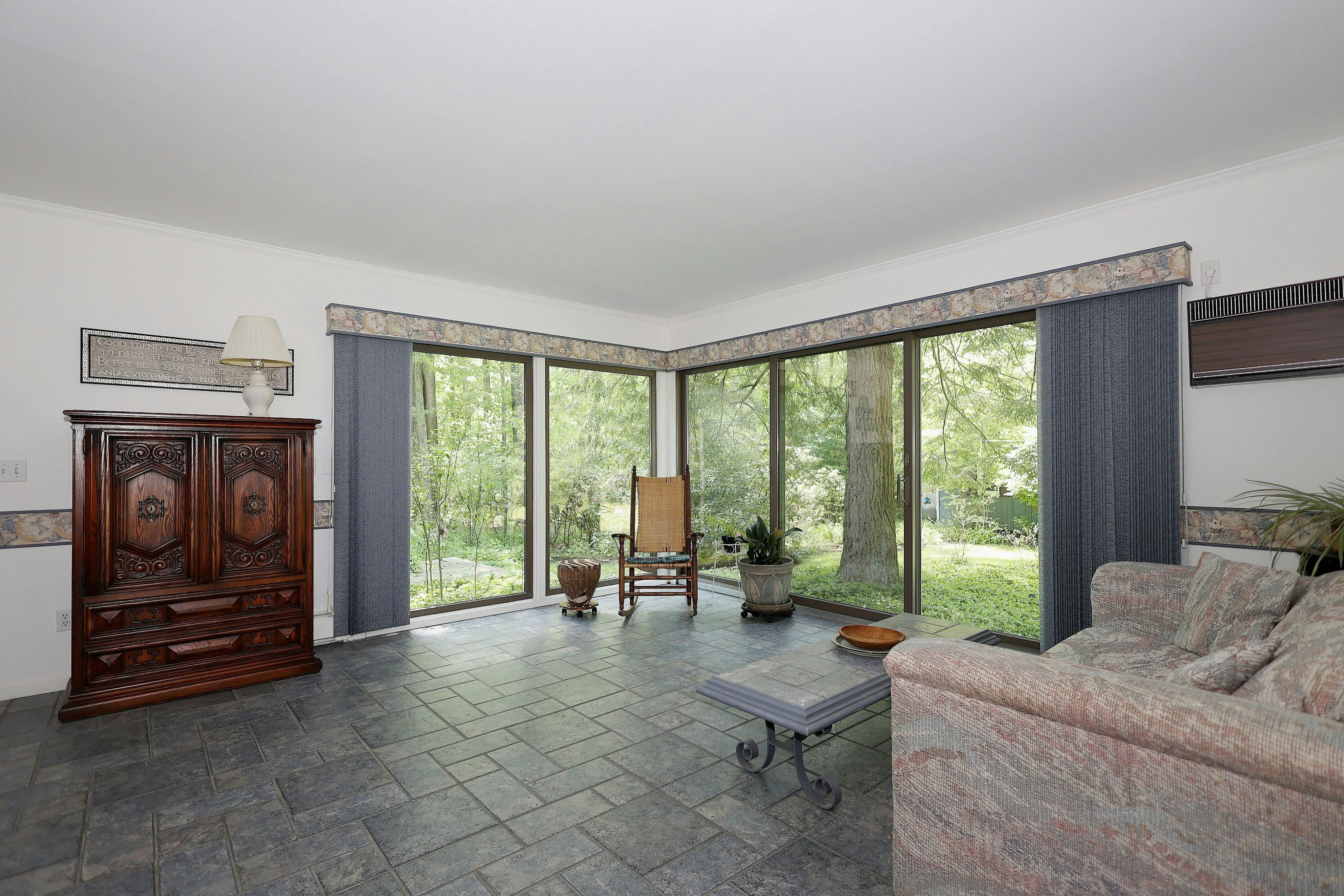  Classic New England Colonial - 物件實景