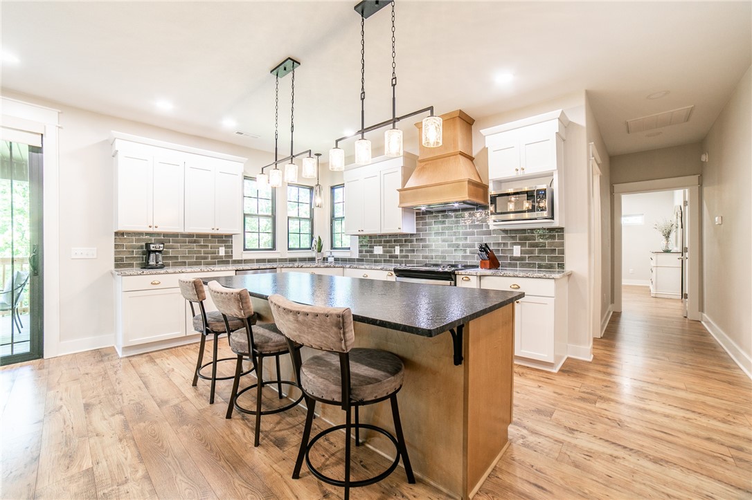 Bella Vista, Arkansas, 72714, United States, 3 Bedrooms Bedrooms, ,3 BathroomsBathrooms,Residential,For Sale,1959156