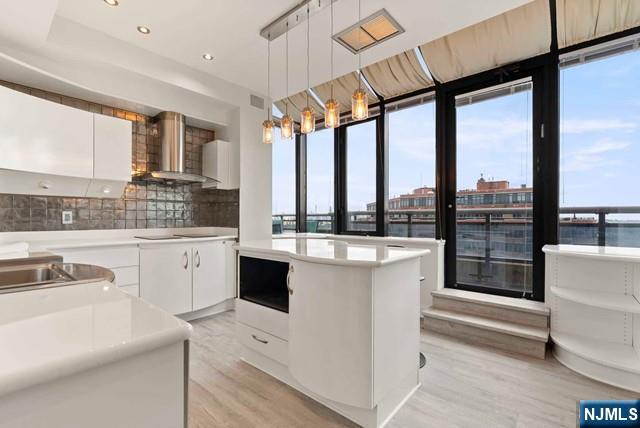 Cliffside Park, New Jersey, 07010, United States, 3 Bedrooms Bedrooms, ,4 BathroomsBathrooms,Residential,For Sale,1885354
