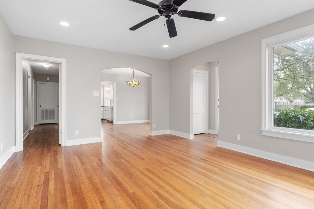 Fredericksburg, Texas, 78624, United States, 4 Bedrooms Bedrooms, ,4 BathroomsBathrooms,Residential,For Sale,2025844