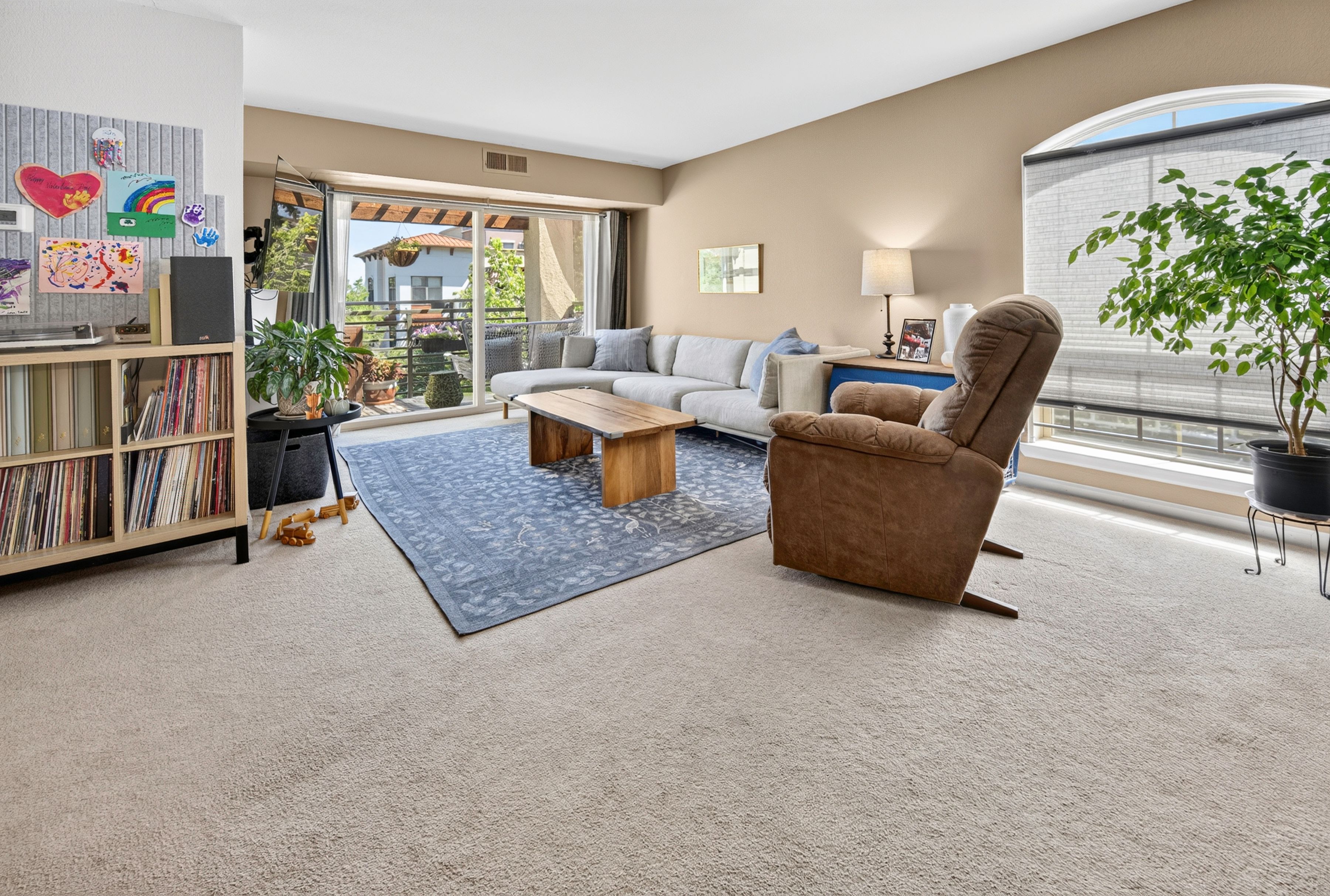  Sun-Drenched, Top-Floor End-Unit Condominium in the Heart of Central Boulder - 物件實景