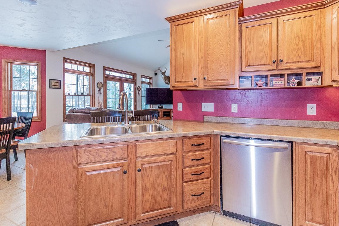 New London, Wisconsin, 54961-8857, United States, 4 Bedrooms Bedrooms, ,4 BathroomsBathrooms,Residential,For Sale,2001494