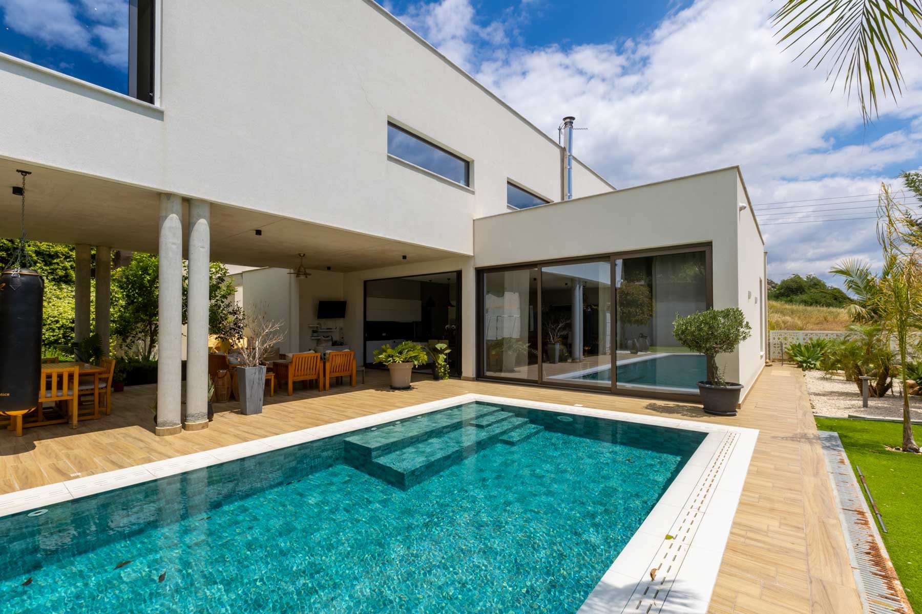  Contemporary 4-Bedroom Villa with Private Pool in Agios Athanasios, Limassol - 物件實景