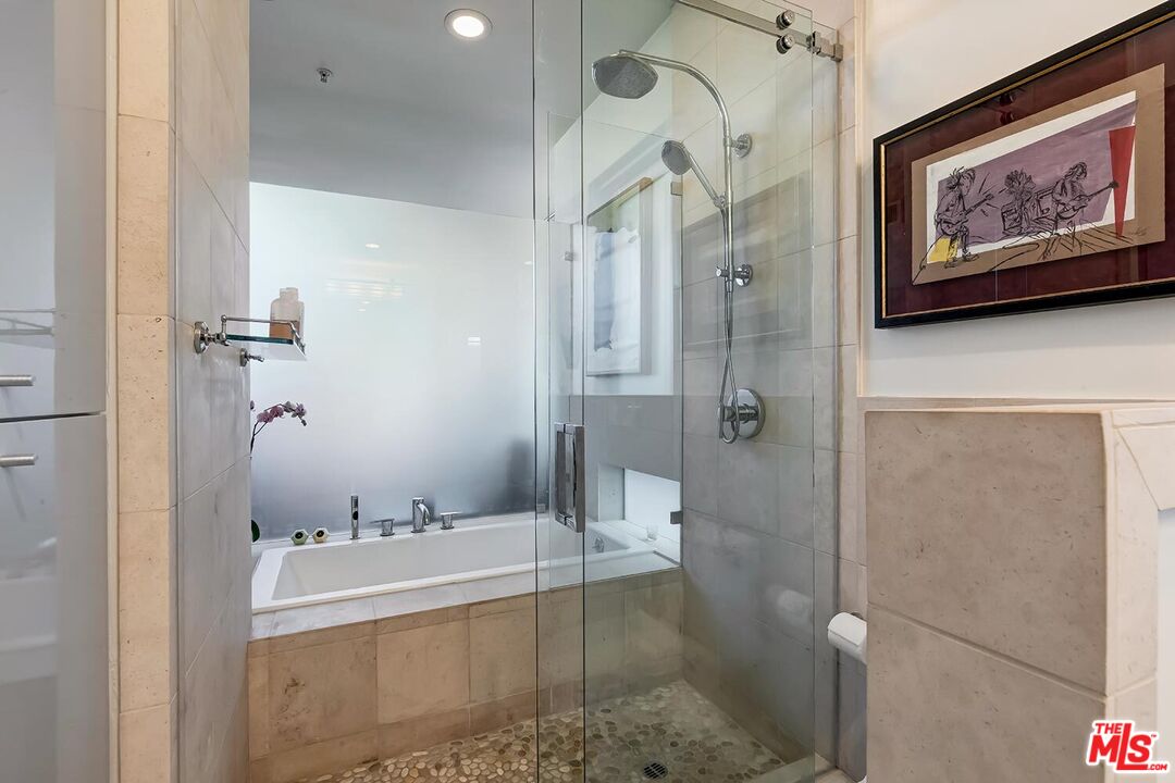 West Hollywood, California, 90069, United States, 2 Bedrooms Bedrooms, ,2 BathroomsBathrooms,Residential,For Sale,1760061