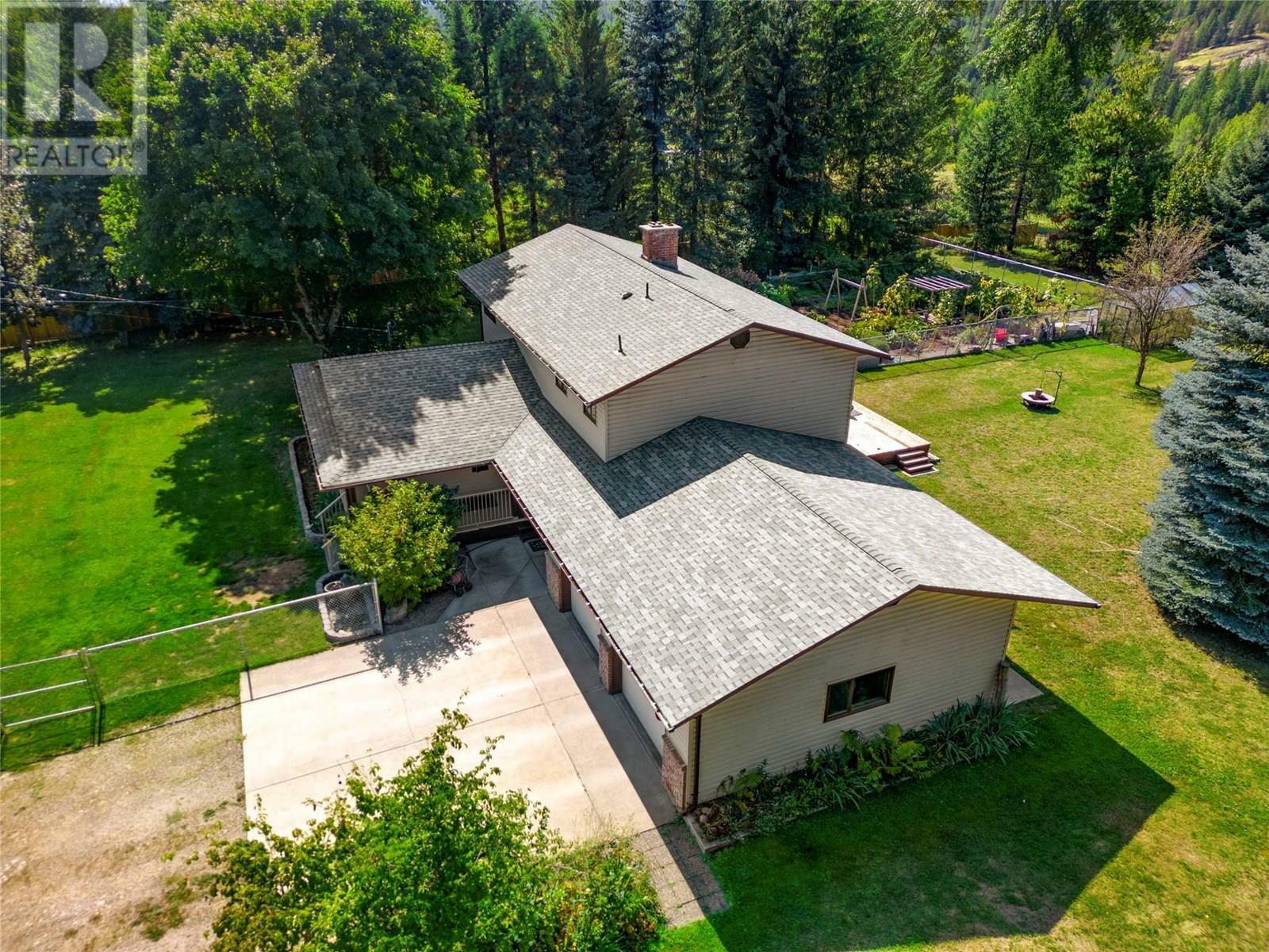 CASTLEGAR, British Columbia, V1N 4S6, CA, 4 Bedrooms Bedrooms, ,3 BathroomsBathrooms,Residential,For Sale,1859816