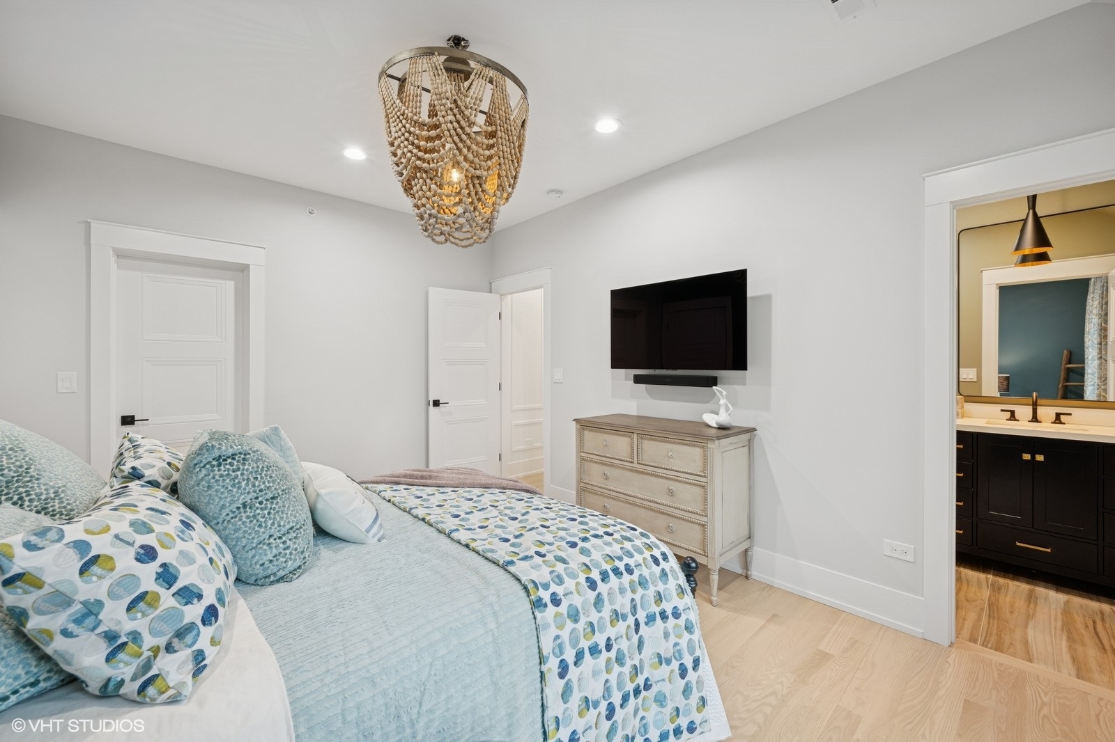 Northbrook, Illinois, 60062, United States, 5 Bedrooms Bedrooms, ,5 BathroomsBathrooms,Residential,For Sale,1827493