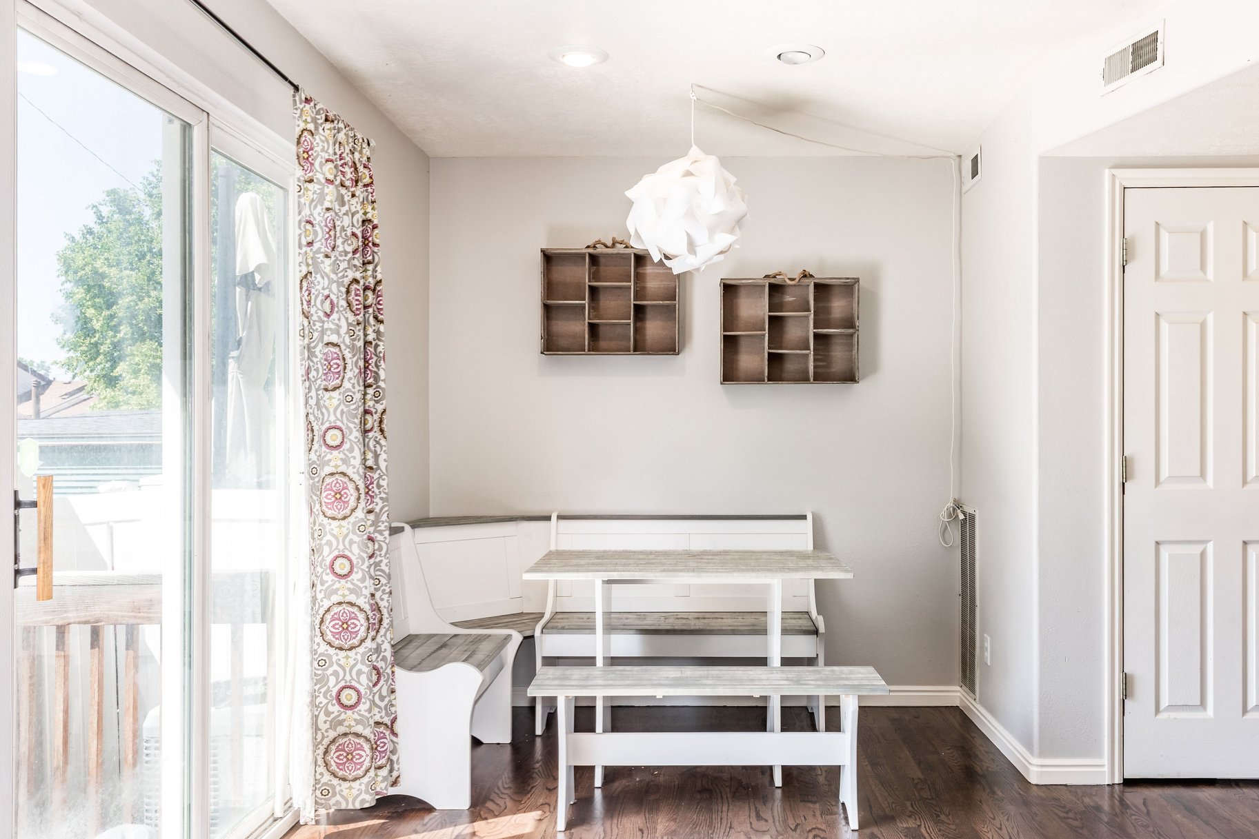  Your Perfect Townhome: Spacious Layout, Finished Basement & Relaxing Back Patio - 物件實景