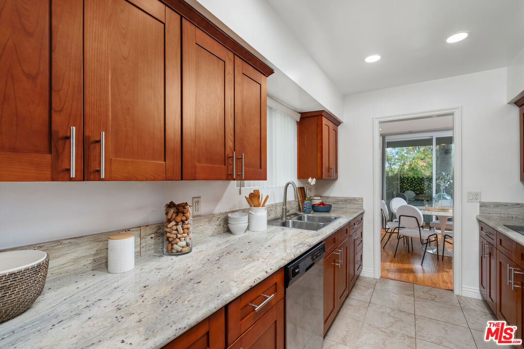 Sherman Oaks, California, 91423, United States, 3 Bedrooms Bedrooms, ,3 BathroomsBathrooms,Residential,For Sale,1927164