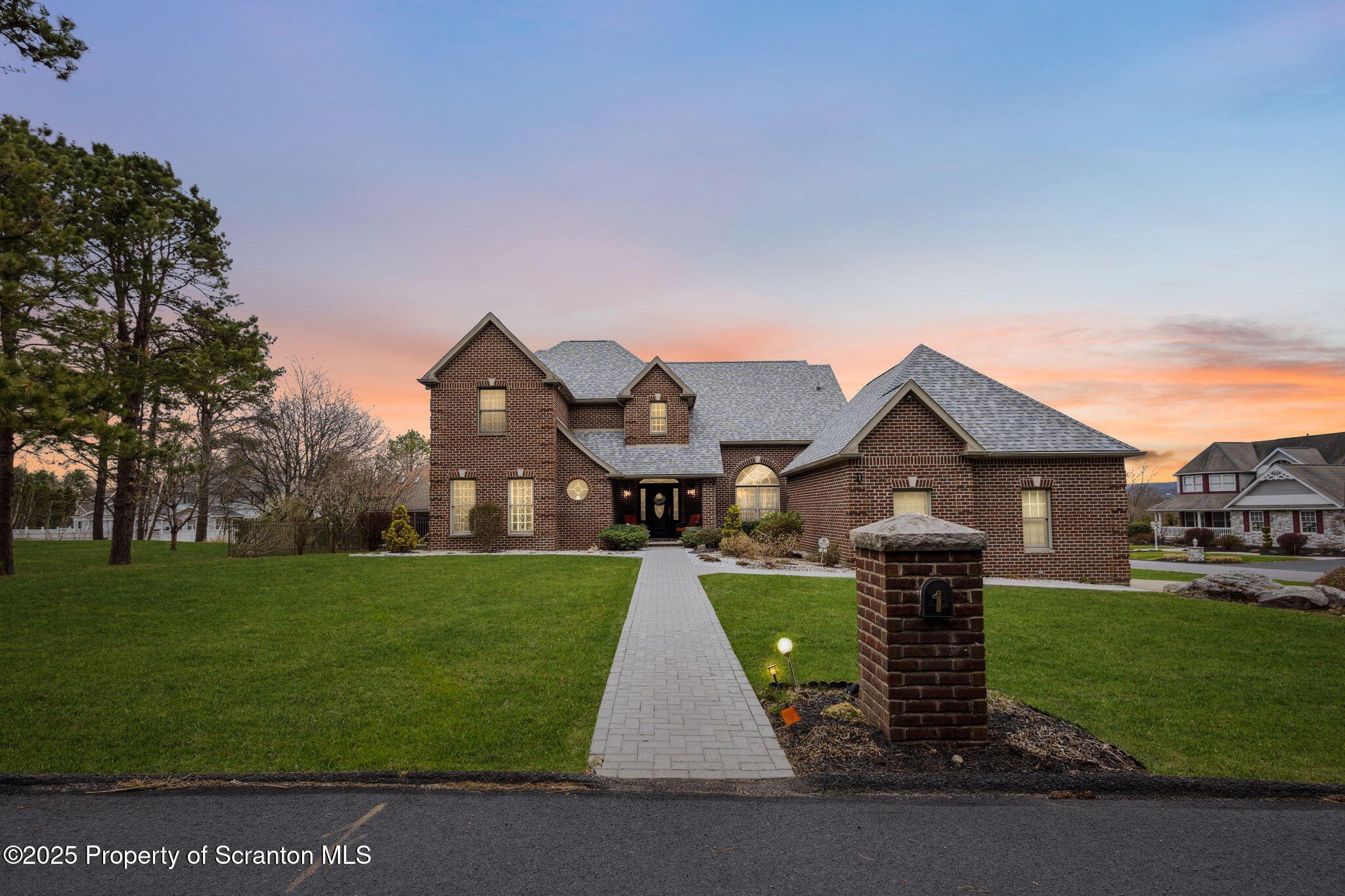 Old Forge, Pennsylvania, 18518, United States, 5 Bedrooms Bedrooms, ,5 BathroomsBathrooms,Residential,For Sale,1921311