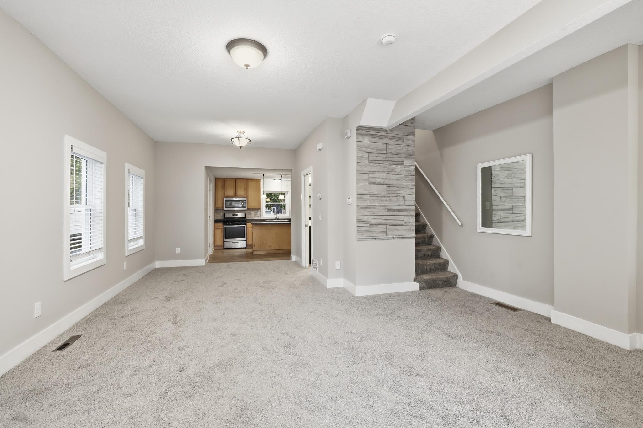 Saint Paul, Minnesota, 55102, United States, ,Residential,For Sale,1989124