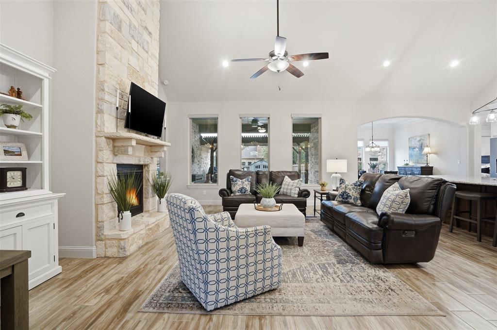 Granbury, Texas, 76048, United States, 4 Bedrooms Bedrooms, ,3 BathroomsBathrooms,Residential,For Sale,2001817