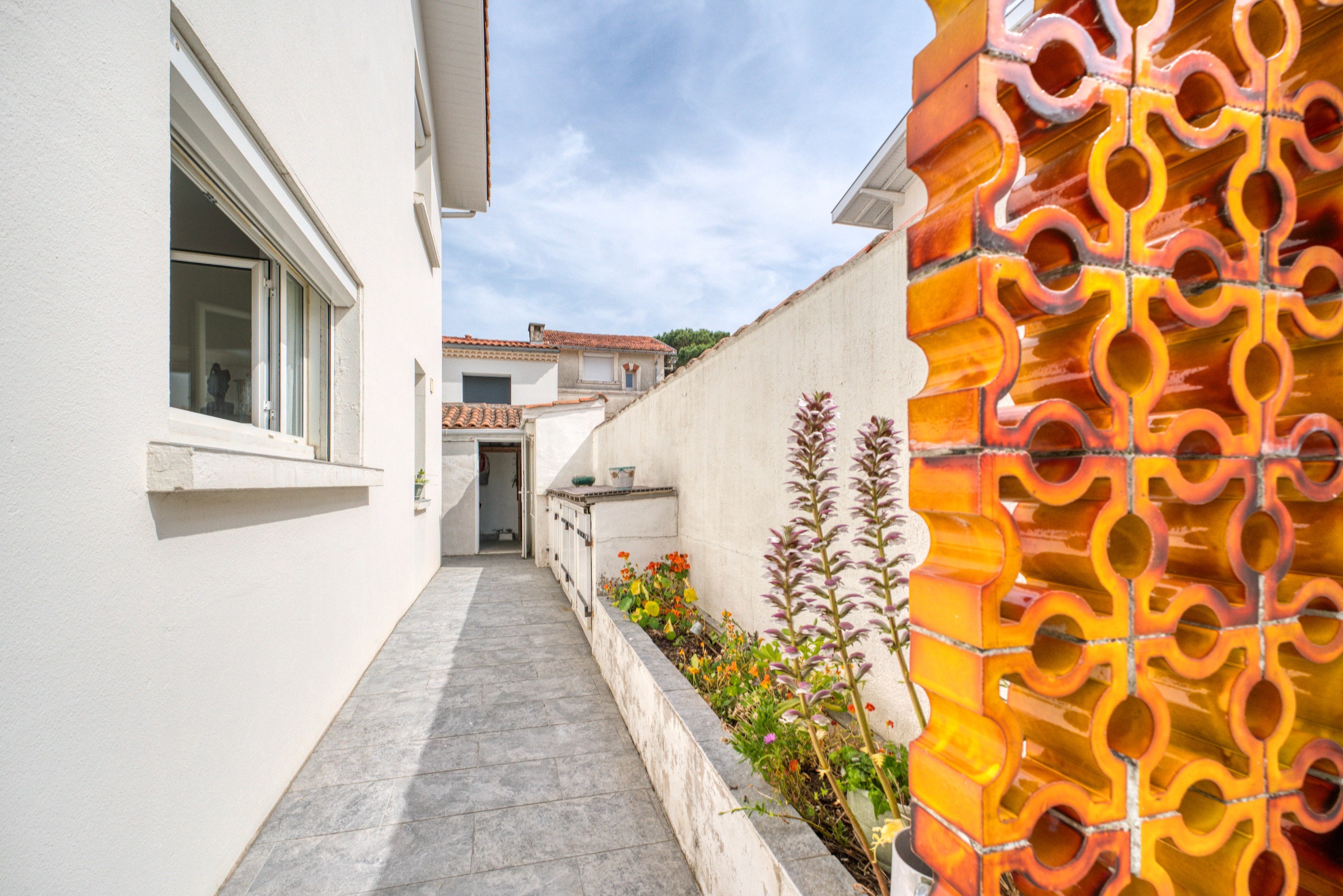  PONTAILLAC – 1950s VILLA 200 METERS FROM THE BEACH WITH DUAL GARAGE - 物件實景