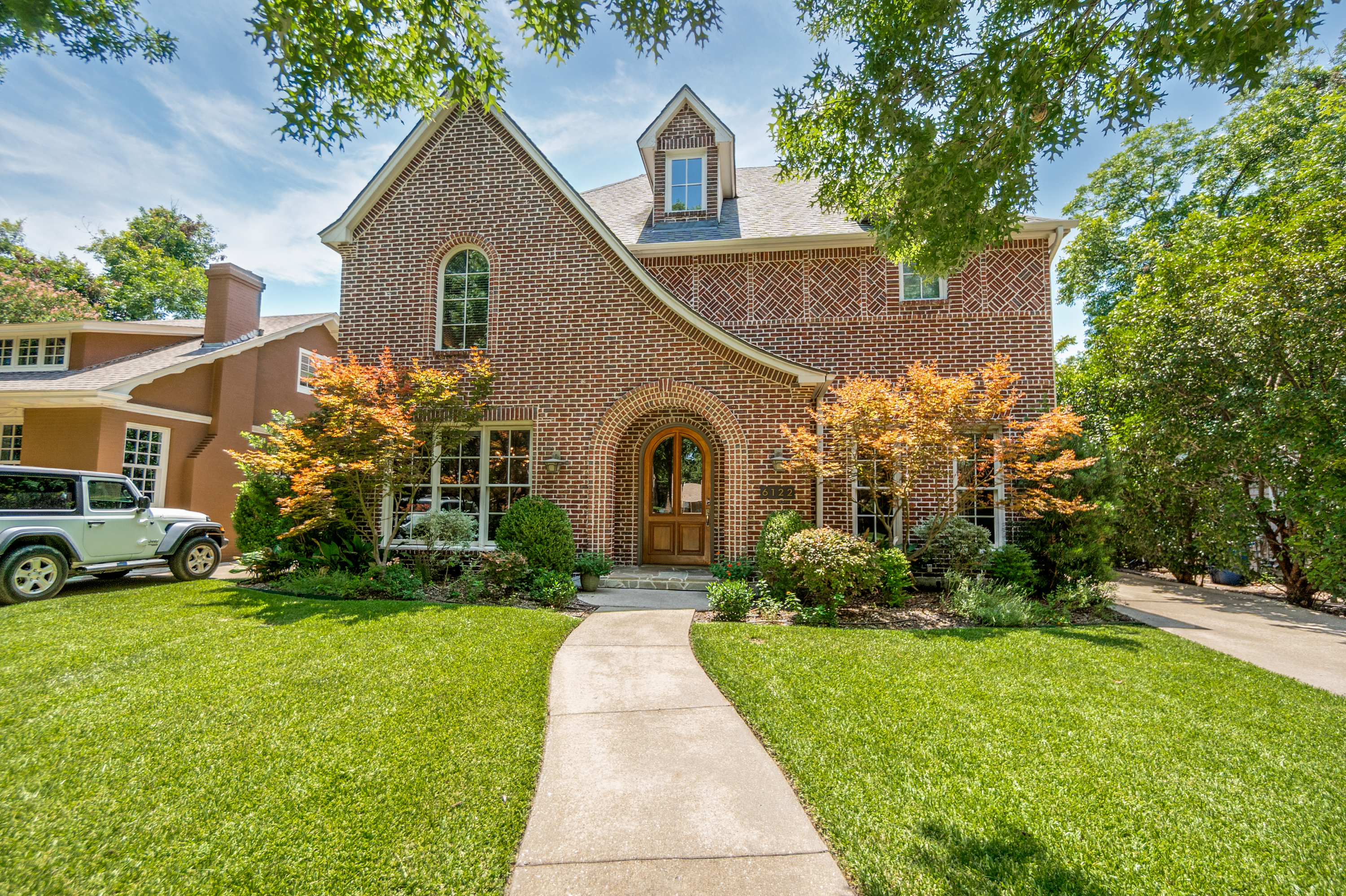  Storybook Tudor located in the Heart of the Swiss Avenue Historic District - 物件實景