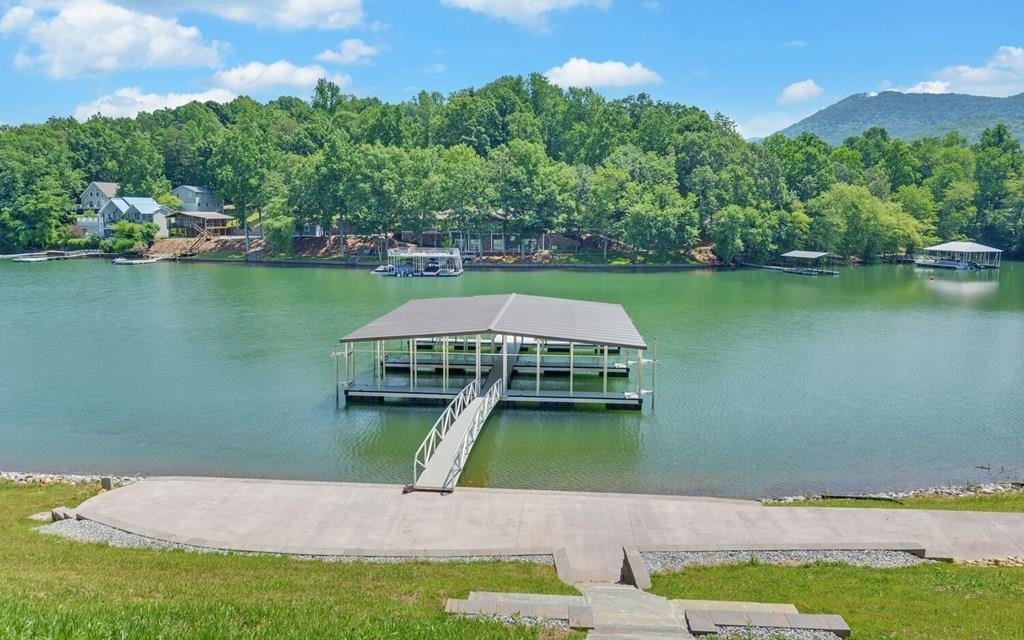 Hiawassee, Georgia, 30546, United States, 4 Bedrooms Bedrooms, ,5 BathroomsBathrooms,Residential,For Sale,1978790
