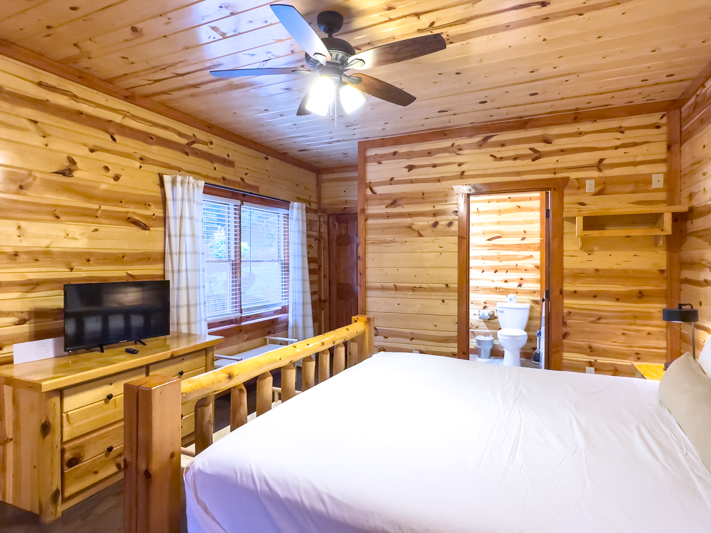 Sevierville, Tennessee, 37862, United States, 6 Bedrooms Bedrooms, ,7 BathroomsBathrooms,Residential,For Sale,1798325