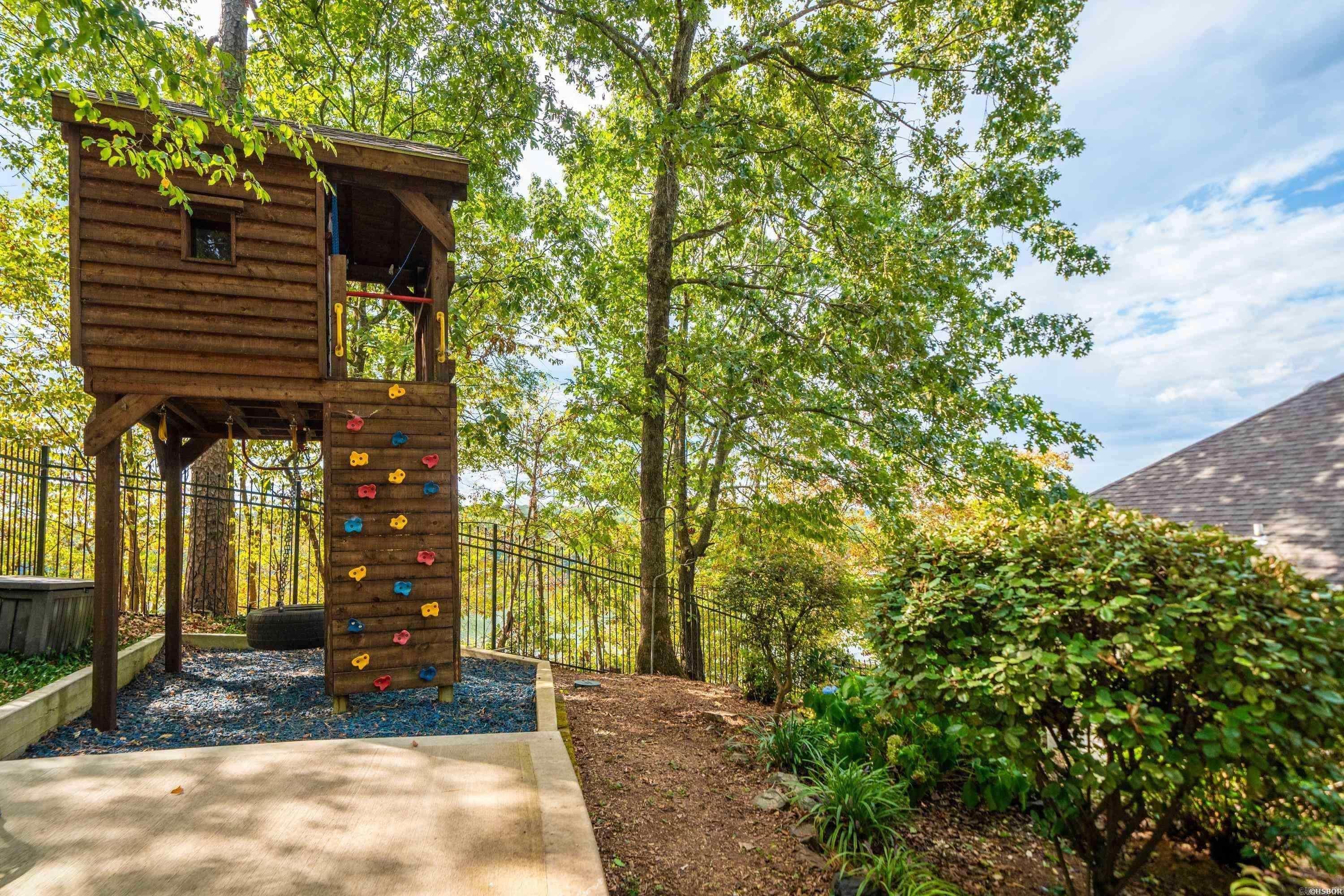 Hot Springs, Arkansas, 71913, United States, 4 Bedrooms Bedrooms, ,3 BathroomsBathrooms,Residential,For Sale,1983883