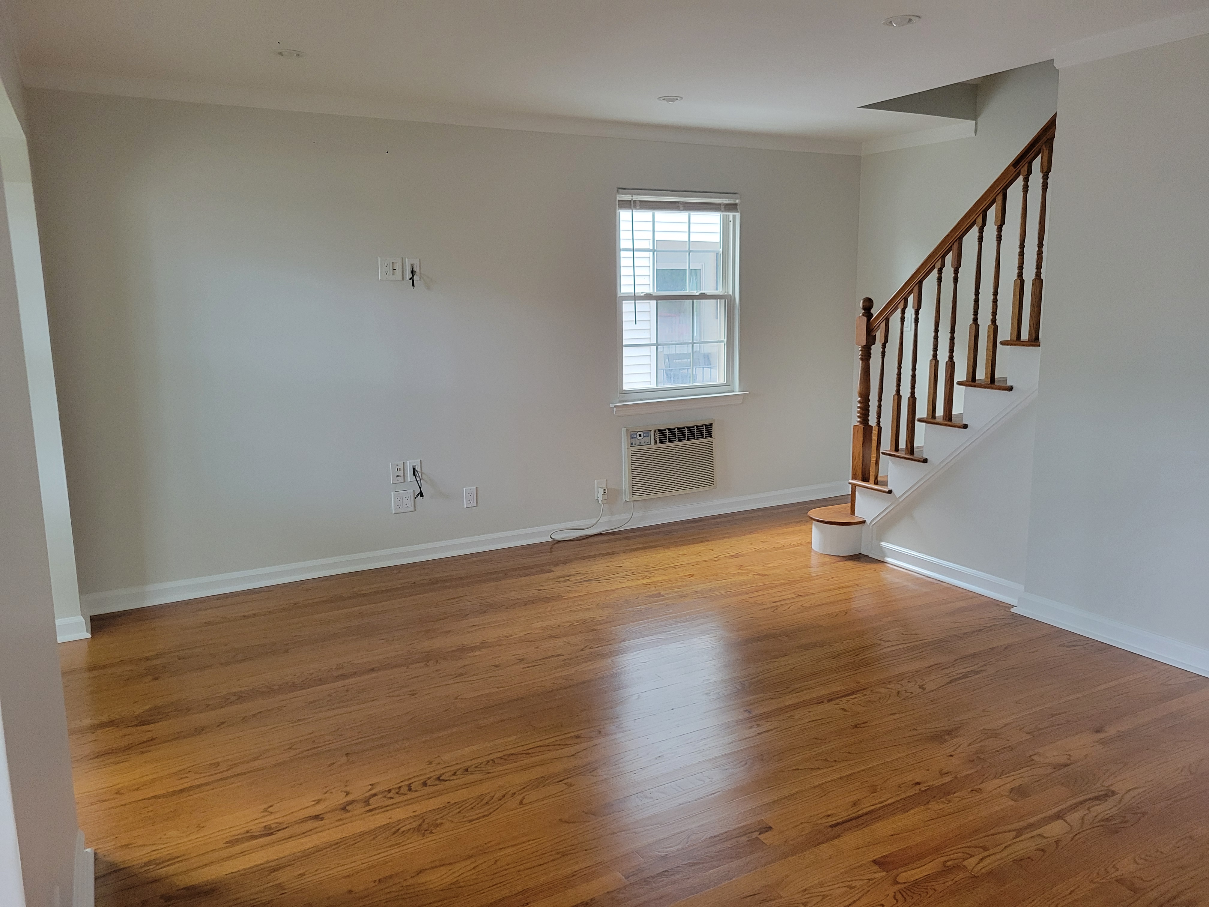 New Hyde Park, New York, 11040, United States, 4 Bedrooms Bedrooms, ,3 BathroomsBathrooms,Residential,For Sale,1928369
