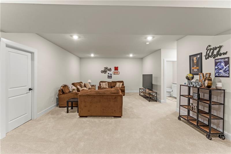 Canonsburg, Pennsylvania, 15317, United States, 3 Bedrooms Bedrooms, ,3 BathroomsBathrooms,Residential,For Sale,1895014
