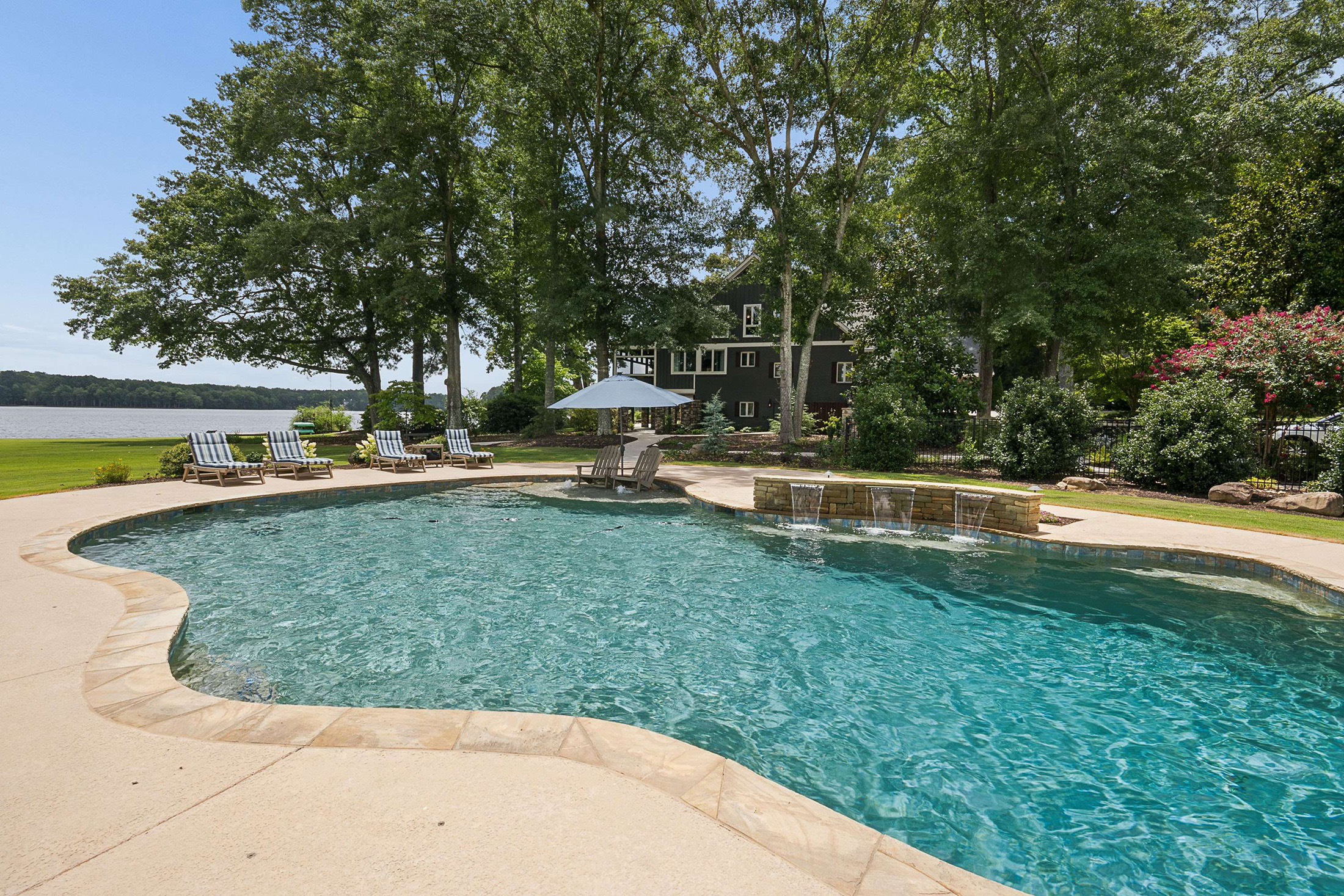  Lake Peachtree