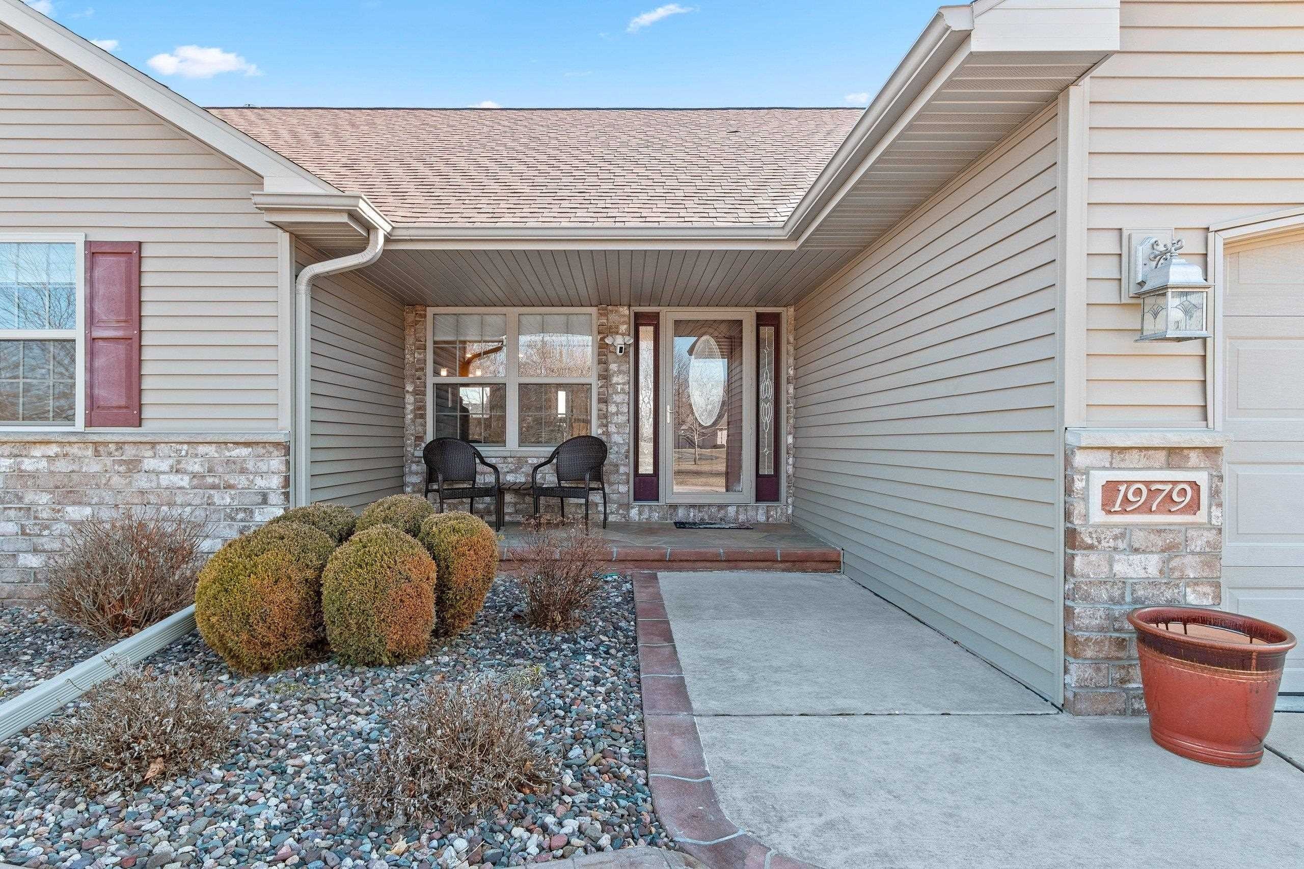 DE PERE, Wisconsin, 54115, United States, 5 Bedrooms Bedrooms, ,4 BathroomsBathrooms,Residential,For Sale,2048678