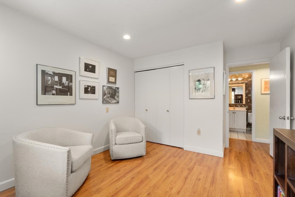 Newton, Massachusetts, 02459, United States, 2 Bedrooms Bedrooms, ,2 BathroomsBathrooms,Residential,For Sale,1890490