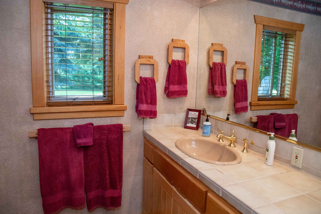 Hope, Idaho, 83836, United States, 3 Bedrooms Bedrooms, ,3 BathroomsBathrooms,Residential,For Sale,1975578