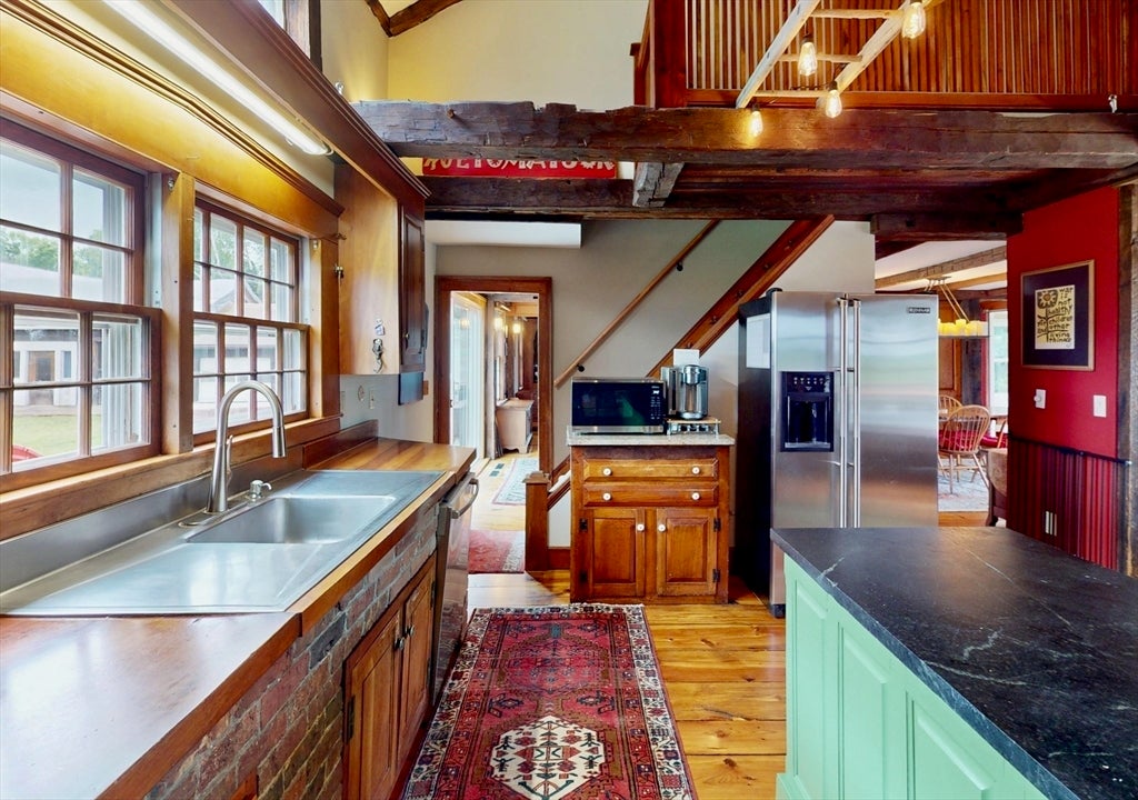 Hadley, Massachusetts, 01035, United States, 5 Bedrooms Bedrooms, ,3 BathroomsBathrooms,Residential,For Sale,1885251