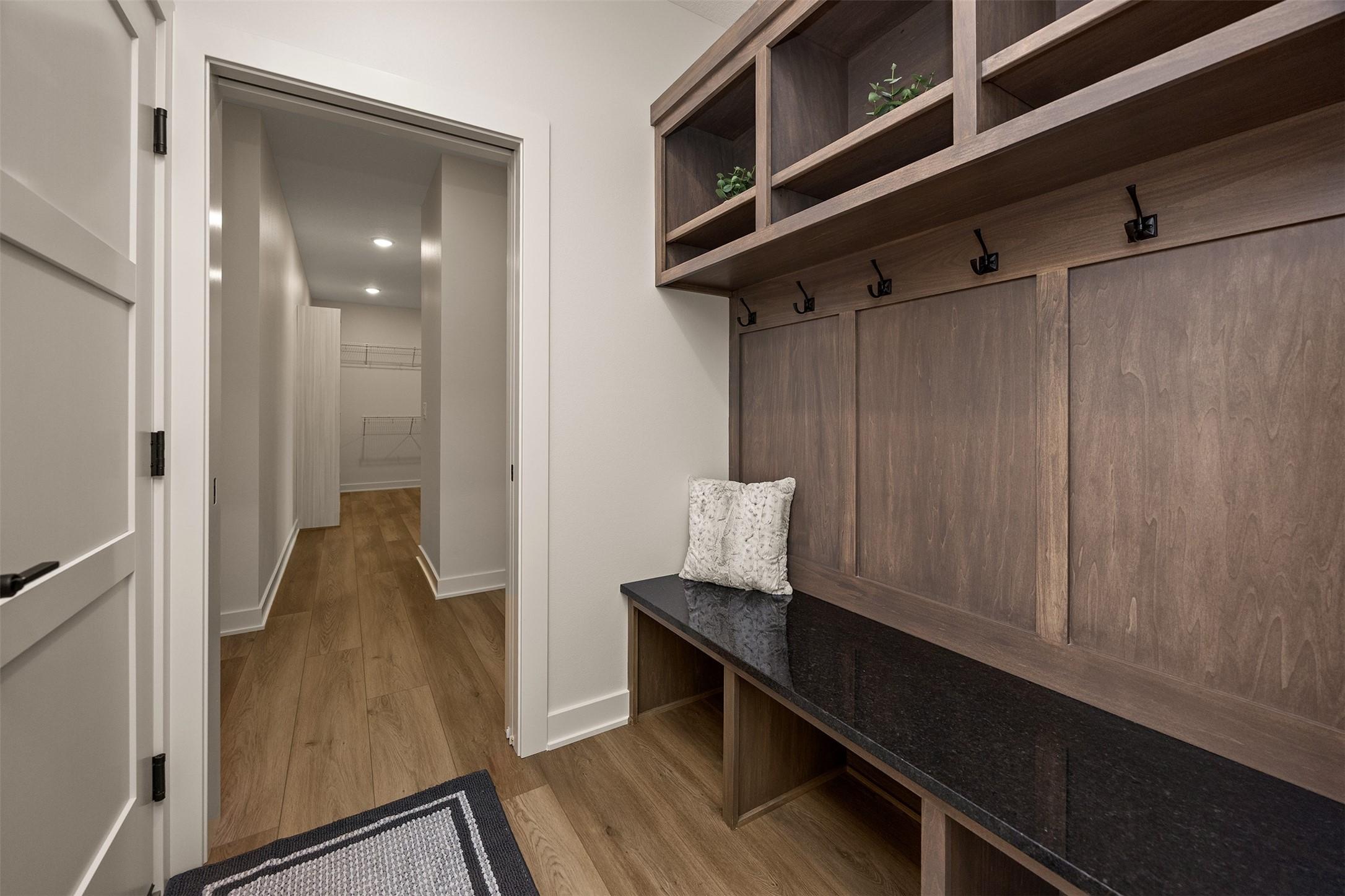 Urbandale, Iowa, 50323, United States, 4 Bedrooms Bedrooms, ,3 BathroomsBathrooms,Residential,For Sale,1975172