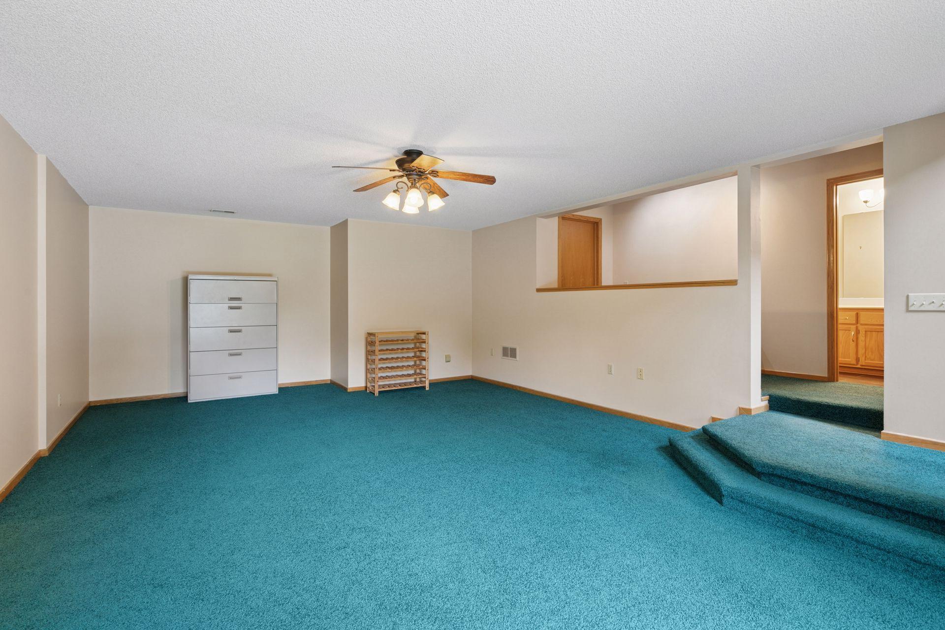 Lakeville, Minnesota, 55044, United States, 4 Bedrooms Bedrooms, ,1 BathroomBathrooms,Residential,For Sale,1867089