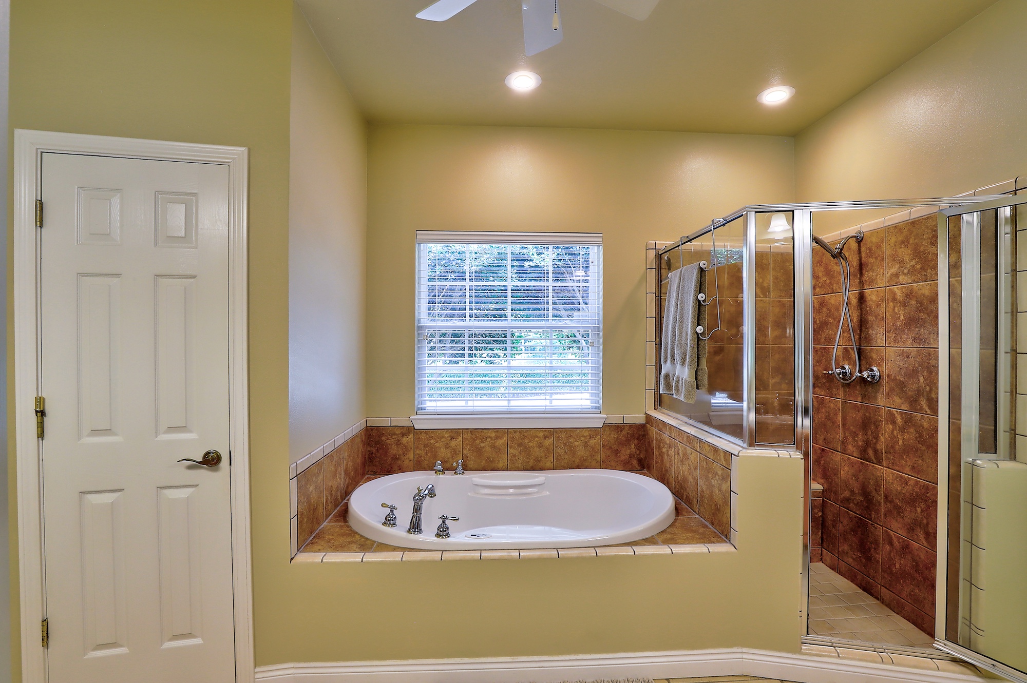 Texarkana, Texas, 75503, United States, 3 Bedrooms Bedrooms, ,4 BathroomsBathrooms,Residential,For Sale,1841636
