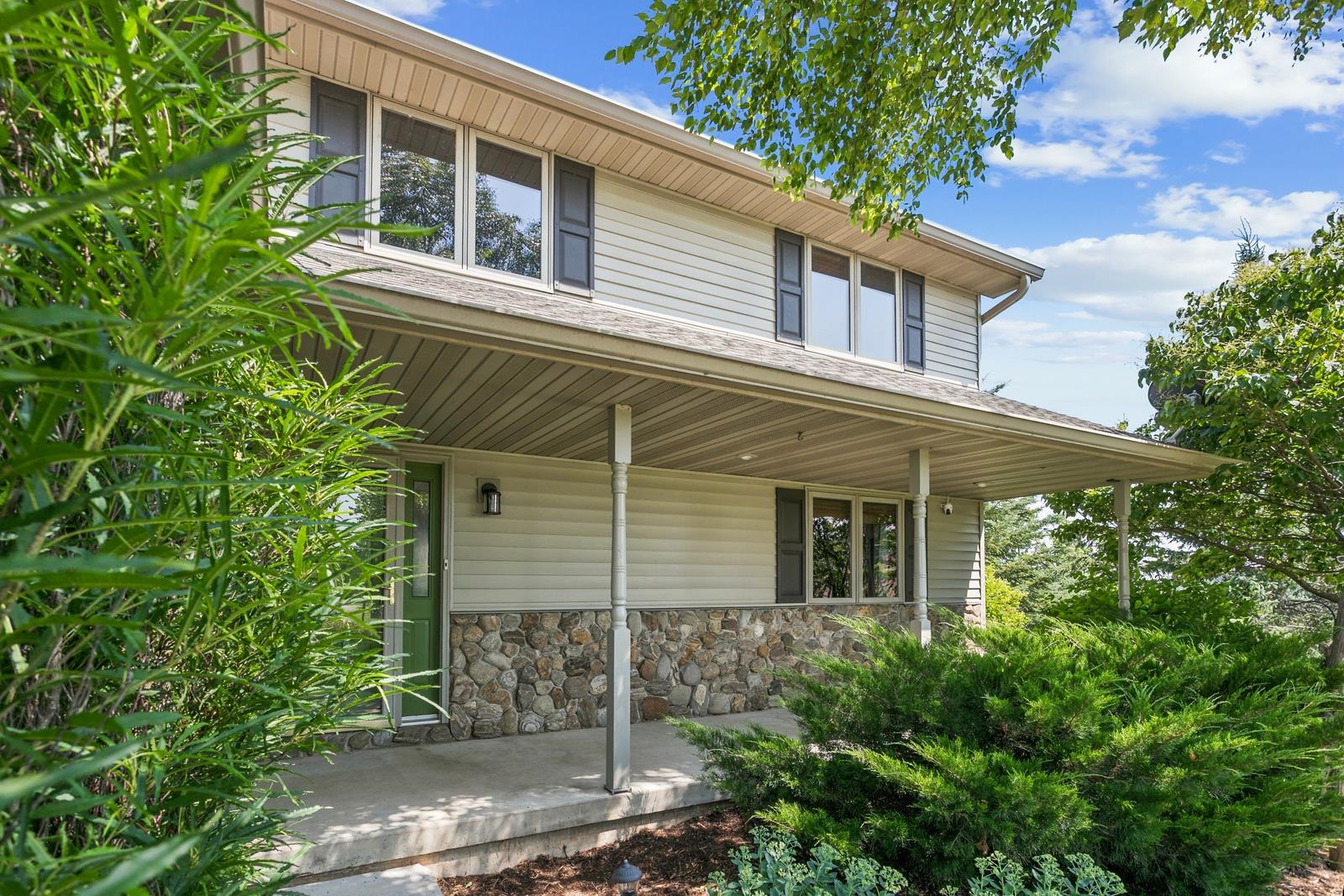 BRILLION, Wisconsin, 54110, United States, 4 Bedrooms Bedrooms, ,4 BathroomsBathrooms,Residential,For Sale,1911186