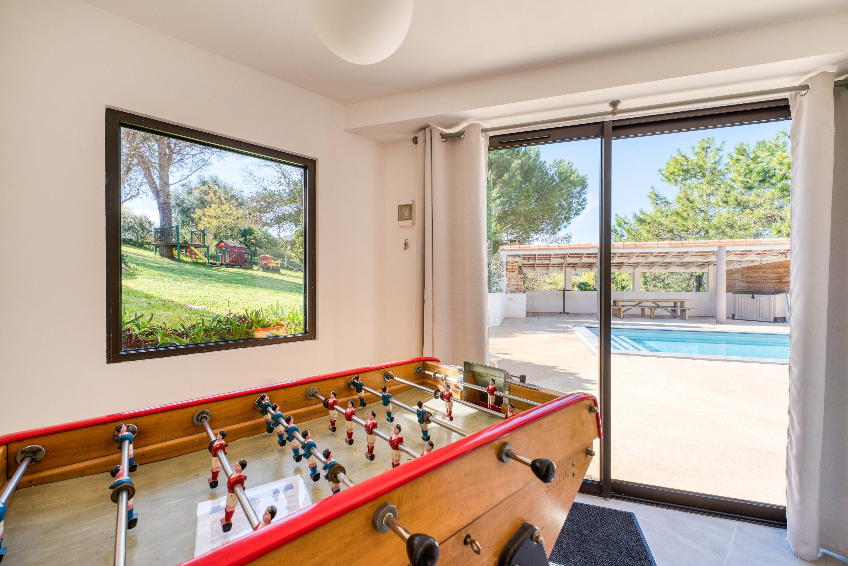  ELEGANT FAMILY VILLA WITH POOL AND LARGE GROUNDS JUST STEPS FROM NAUZAN BEACH - 物件實景