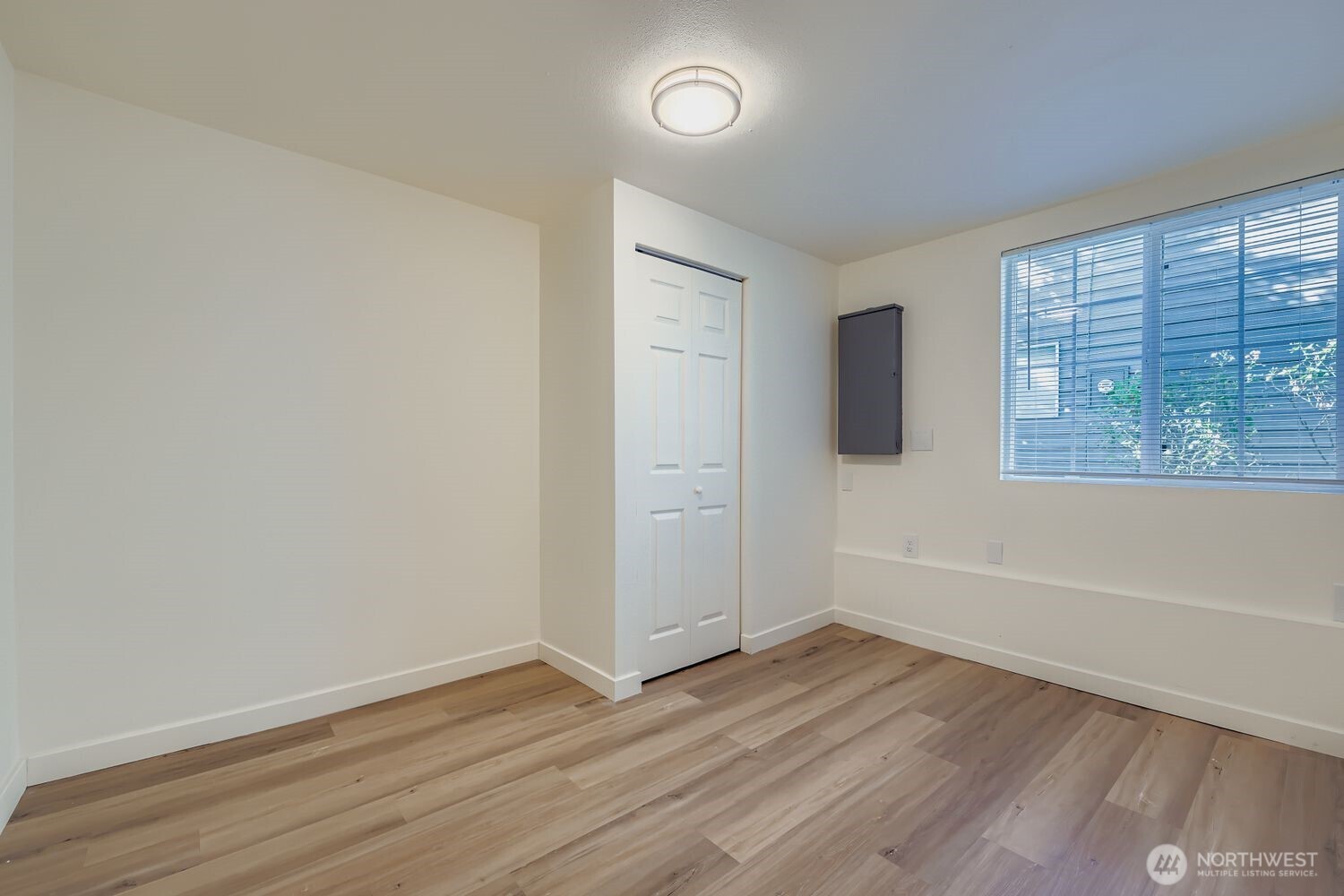 Shoreline, Washington, 98133, United States, 9 Bedrooms Bedrooms, ,1 BathroomBathrooms,Residential,For Sale,1984039