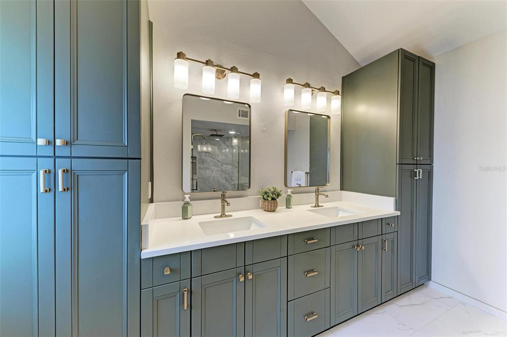 Bradenton, Florida, 34210, United States, 2 Bedrooms Bedrooms, ,2 BathroomsBathrooms,Residential,For Sale,1897662