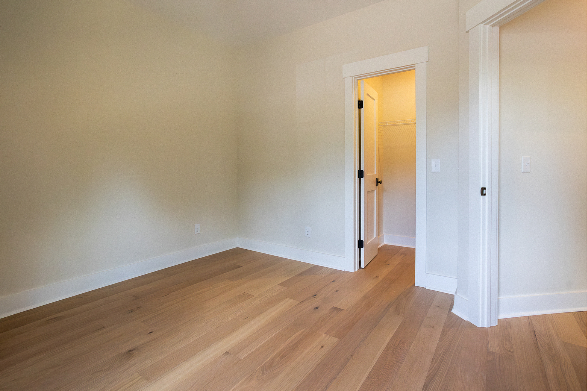  807 E 36th Street - 物件實景