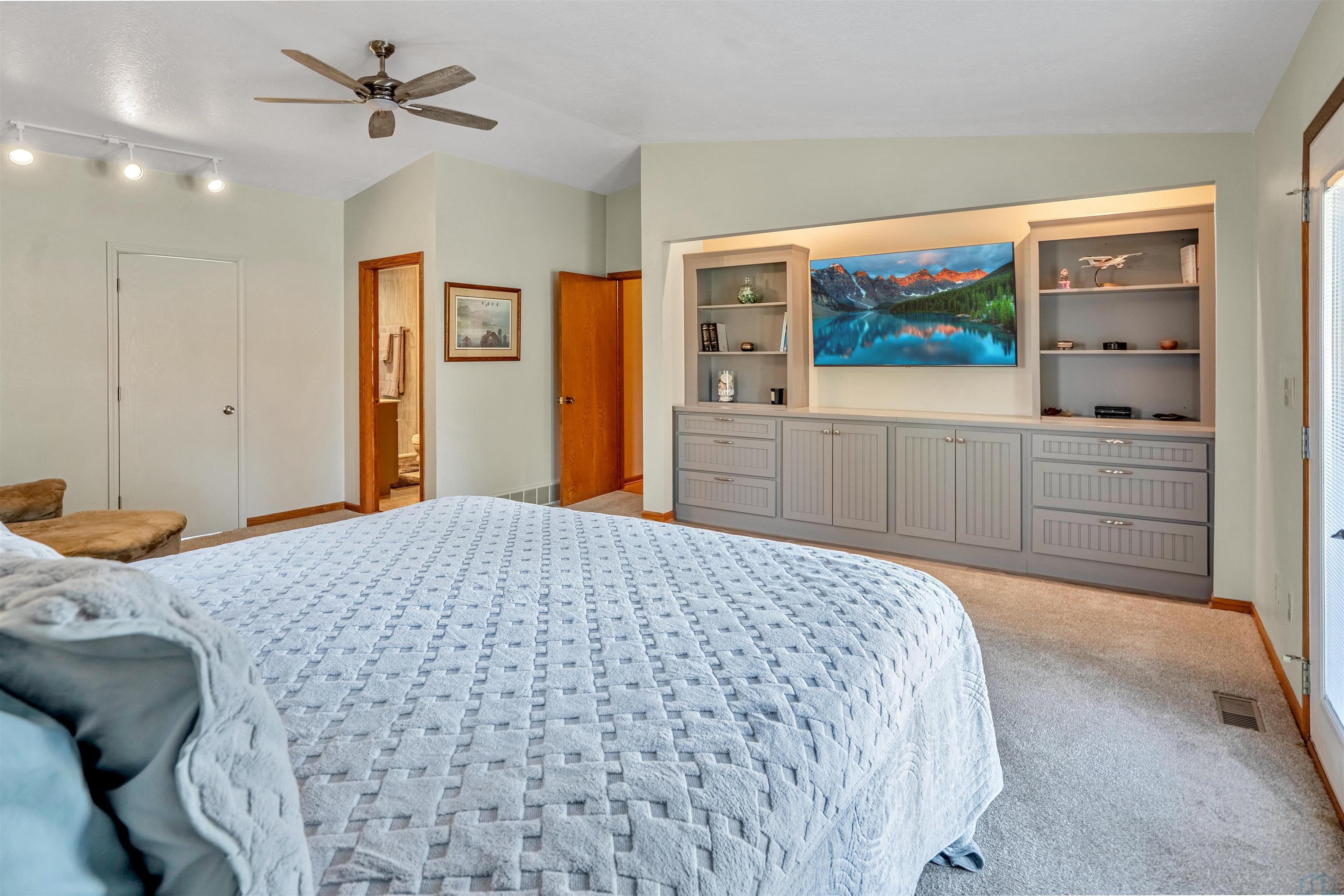 Sioux City, Iowa, 51108, United States, 3 Bedrooms Bedrooms, ,4 BathroomsBathrooms,Residential,For Sale,2035847