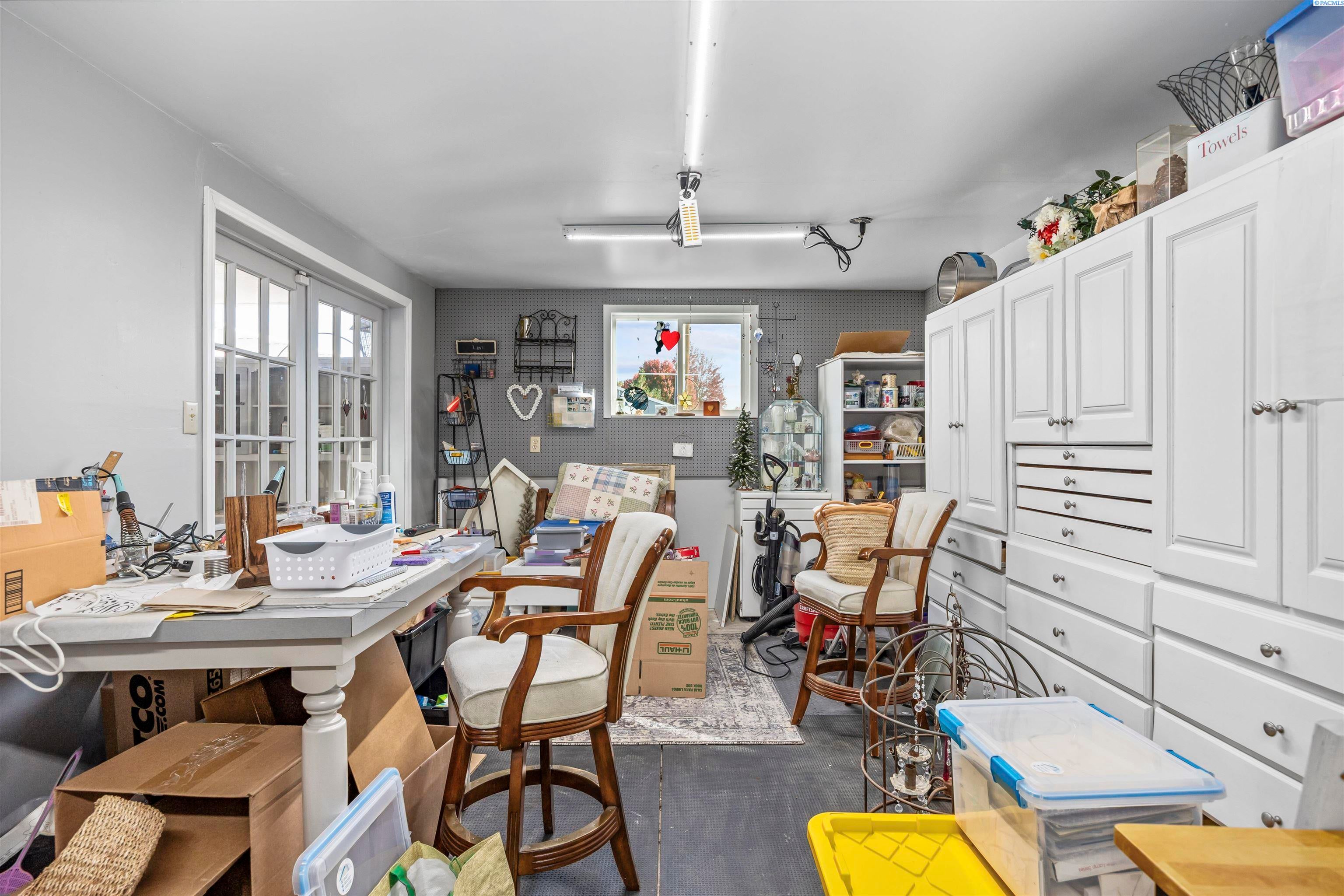 Prosser, Washington, 99350, United States, 4 Bedrooms Bedrooms, ,1 BathroomBathrooms,Residential,For Sale,1984108