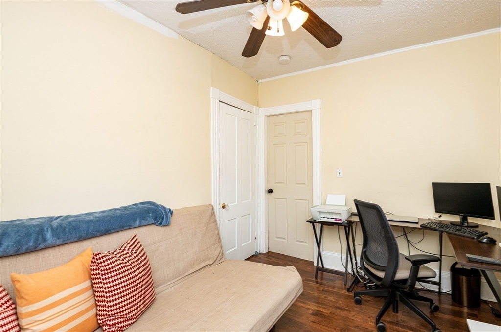 Salem, Massachusetts, 01970, United States, 3 Bedrooms Bedrooms, ,2 BathroomsBathrooms,Residential,For Sale,1990953