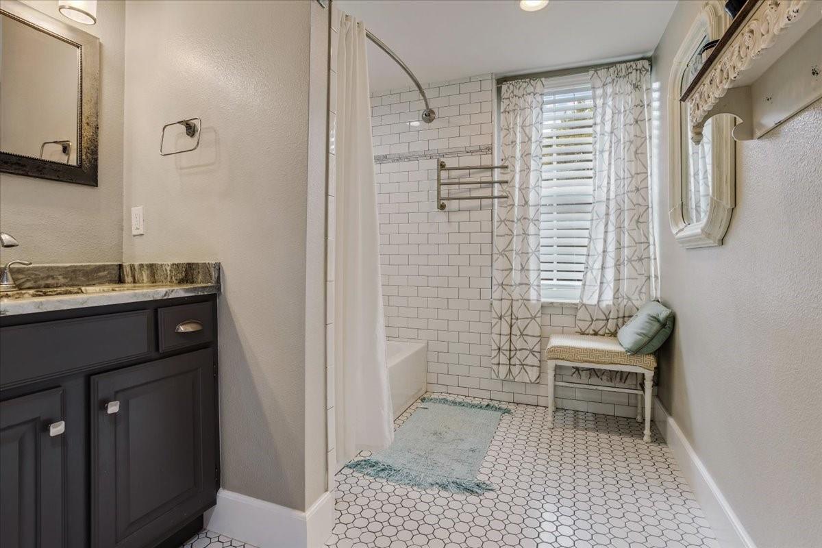Sherman, Texas, 75090, United States, 5 Bedrooms Bedrooms, ,2 BathroomsBathrooms,Residential,For Sale,1937977