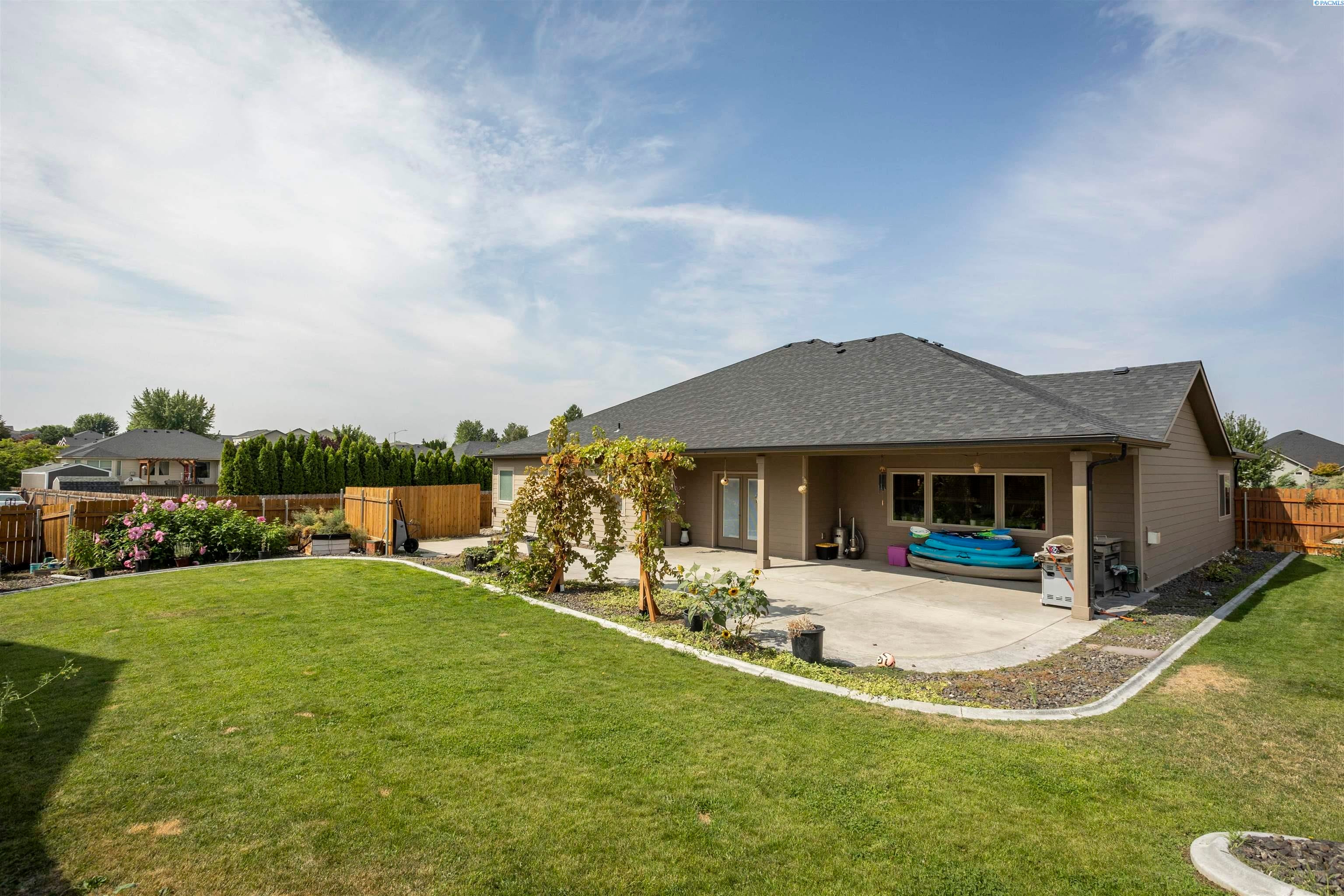 West Richland, Washington, 99353, United States, 4 Bedrooms Bedrooms, ,2 BathroomsBathrooms,Residential,For Sale,1944787