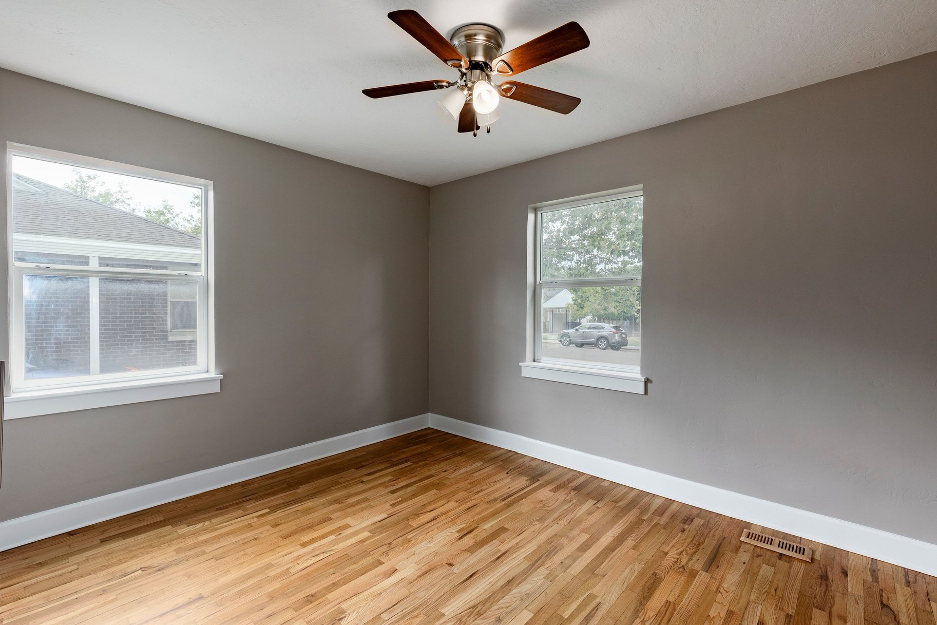  Exceptional Corner Lot in One of Millcreek’s Most Beloved Neighborhoods - 物件實景