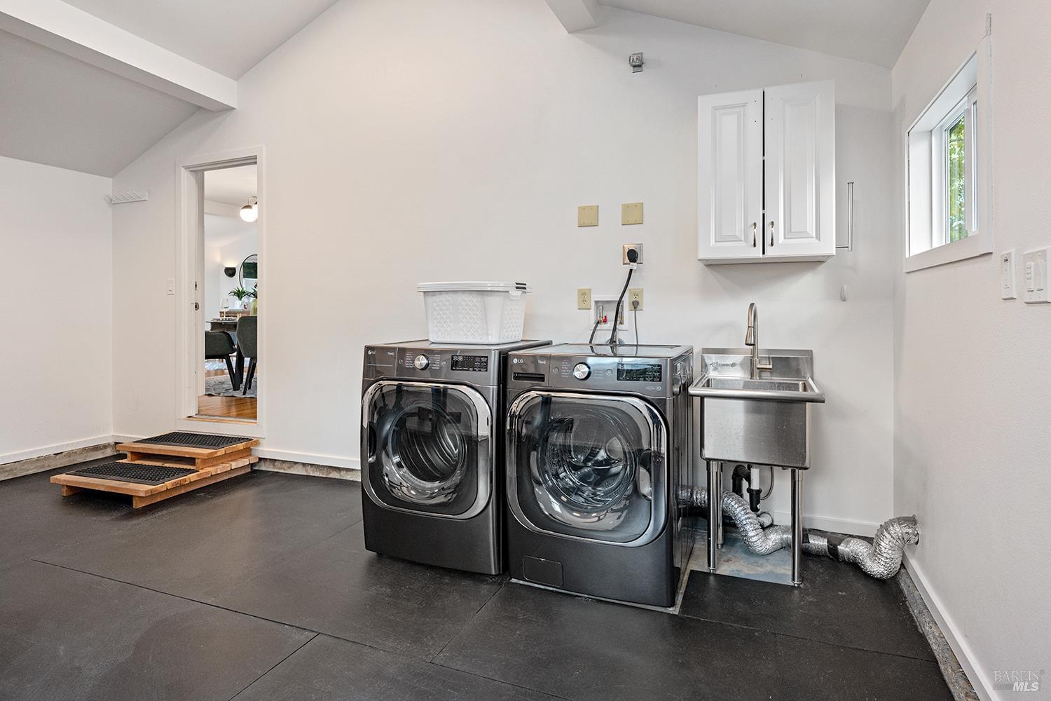 Santa Rosa, California, 95405, United States, 2 Bedrooms Bedrooms, ,2 BathroomsBathrooms,Residential,For Sale,1989467