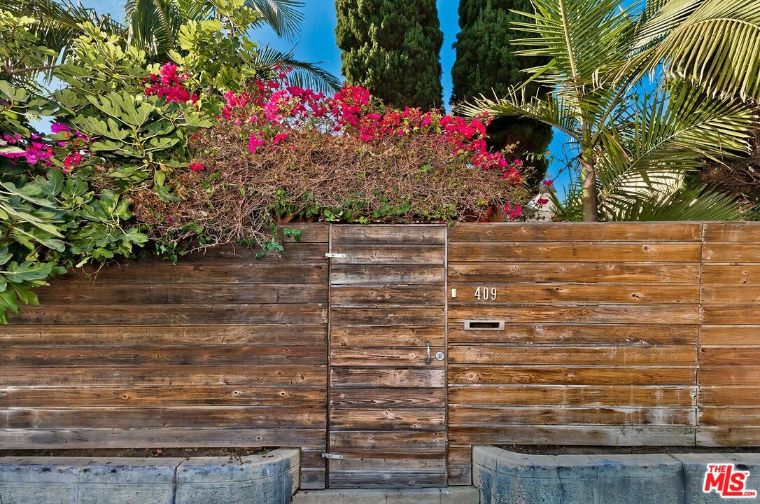 Venice, California, 90291, United States, 2 Bedrooms Bedrooms, ,2 BathroomsBathrooms,Residential,For Sale,1993237