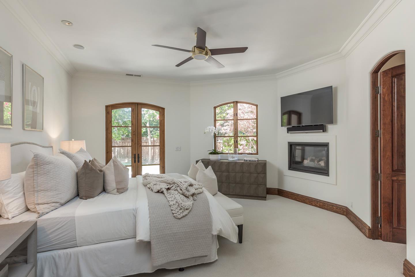 Menlo Park, California, 94025, United States, 5 Bedrooms Bedrooms, ,7 BathroomsBathrooms,Residential,For Sale,1941806
