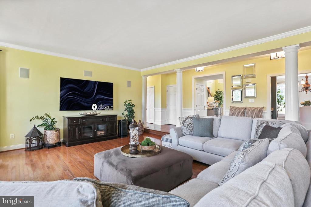 Waterford, Virginia, 20197, United States, 4 Bedrooms Bedrooms, ,5 BathroomsBathrooms,Residential,For Sale,1941290